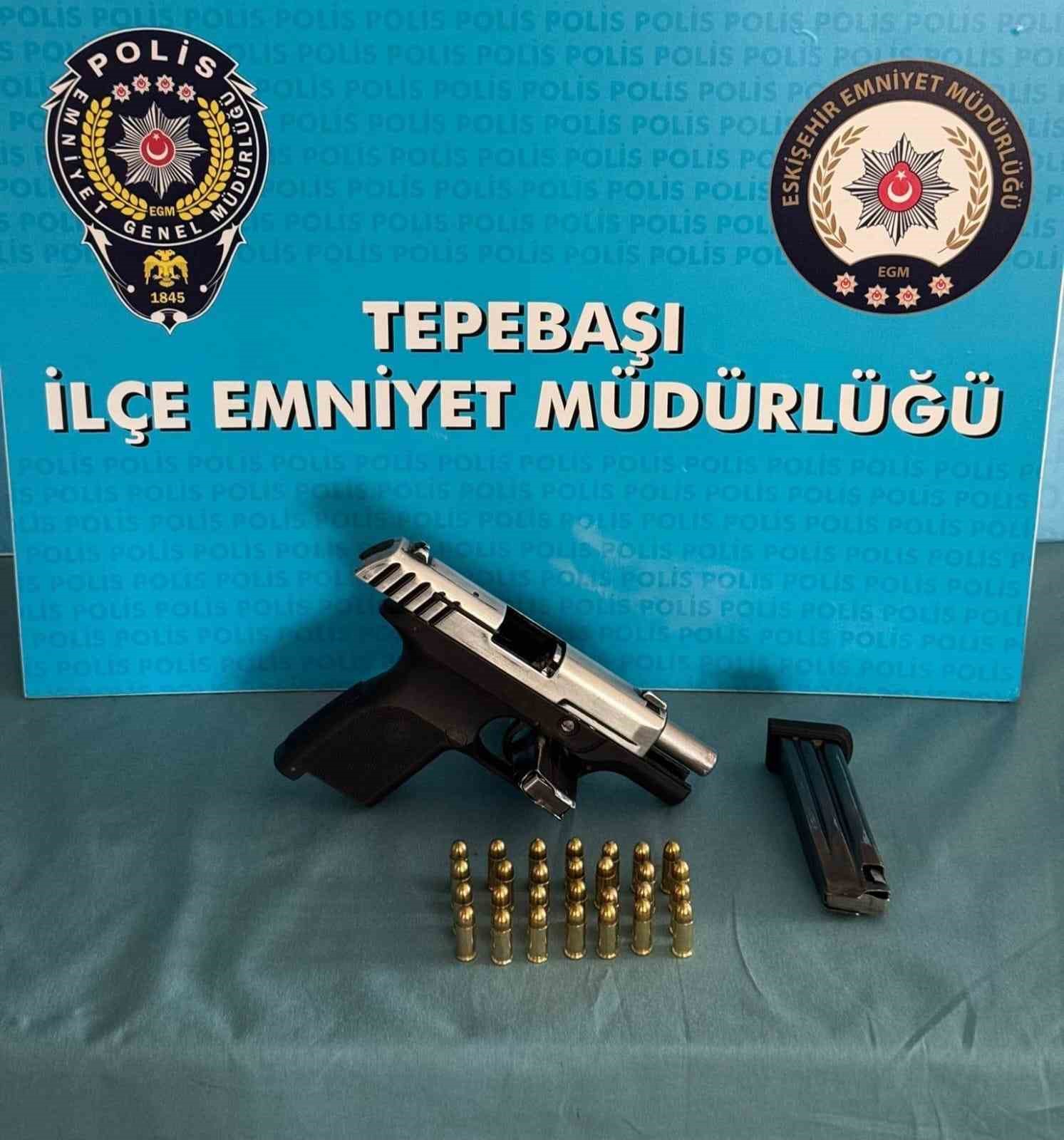 Polis ekipleri 2 tabanca ve 158 fişek ele ge&ccedil;irdi
