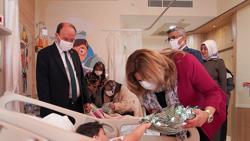 ET&Uuml;&rsquo;den hastanede tedavi g&ouml;ren &ccedil;ocuklar i&ccedil;in anlamlı etkinlik
