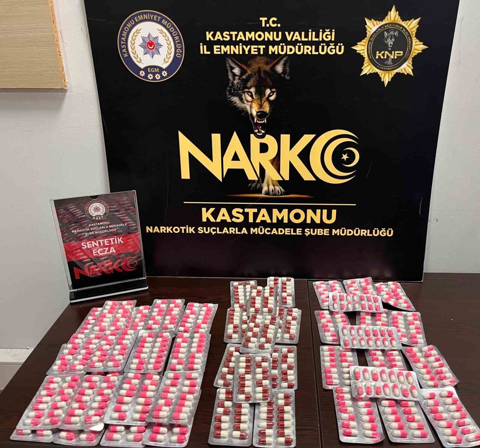 Kastamonu’da sentetik ecza hapı ile yakalanan 3 şahıs gözaltına alındı