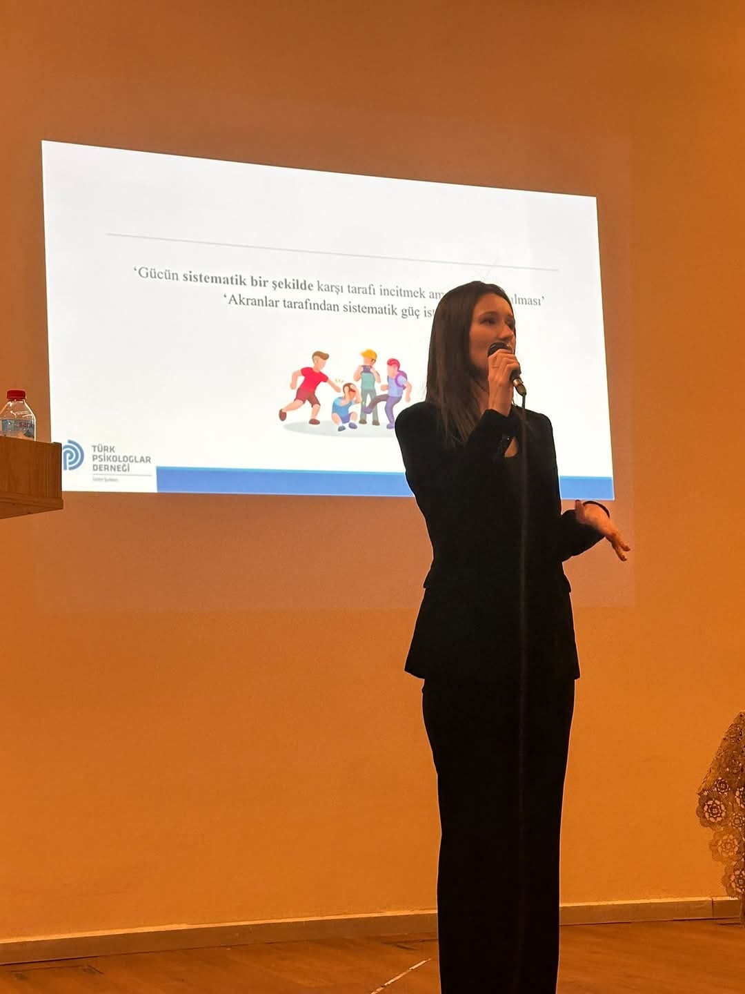 Sarıg&ouml;l&rsquo;de velilere "Akran zorbalığına karşı durmak" semineri d&uuml;zenlendi
