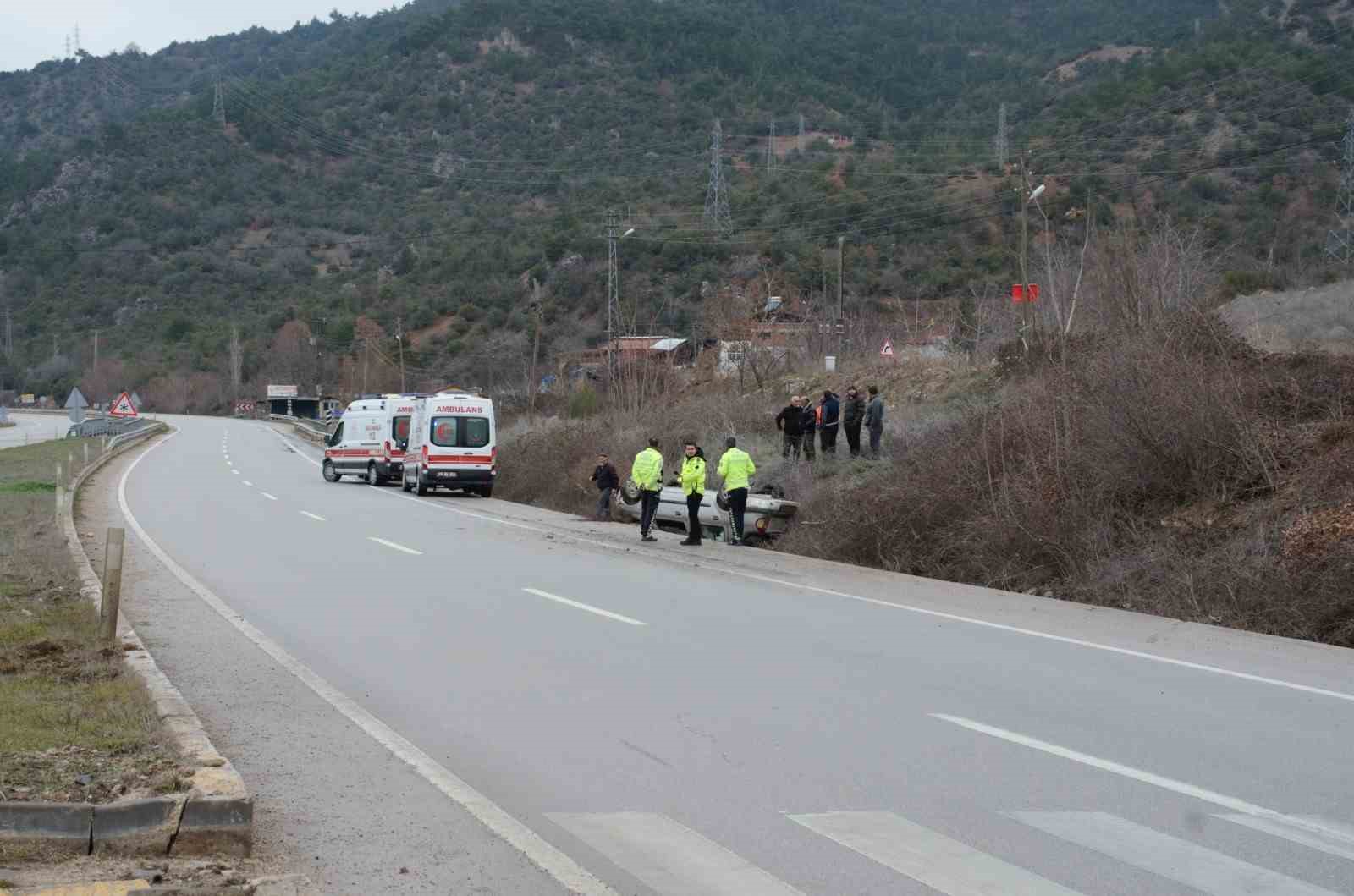 Amasya&rsquo;da otomobil takla attı: 1&rsquo;i ağır 3 yaralı
