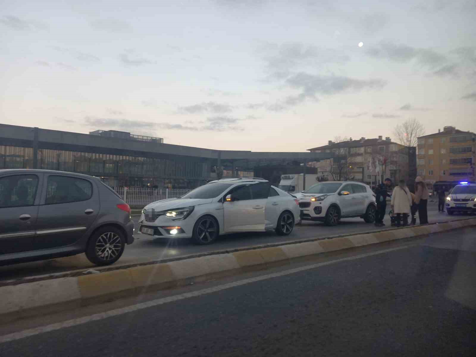 Kırklareli’nde 4 araç birbirine girdi