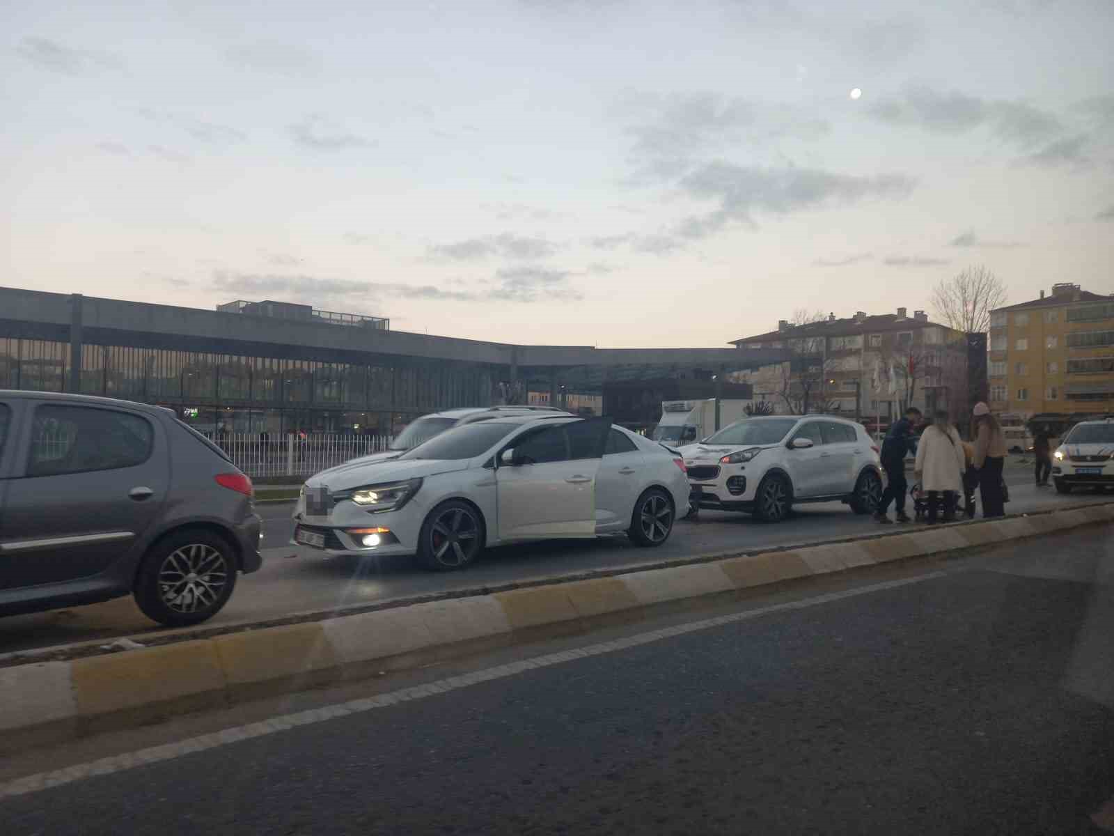 Kırklareli&rsquo;nde 4 ara&ccedil; birbirine girdi
