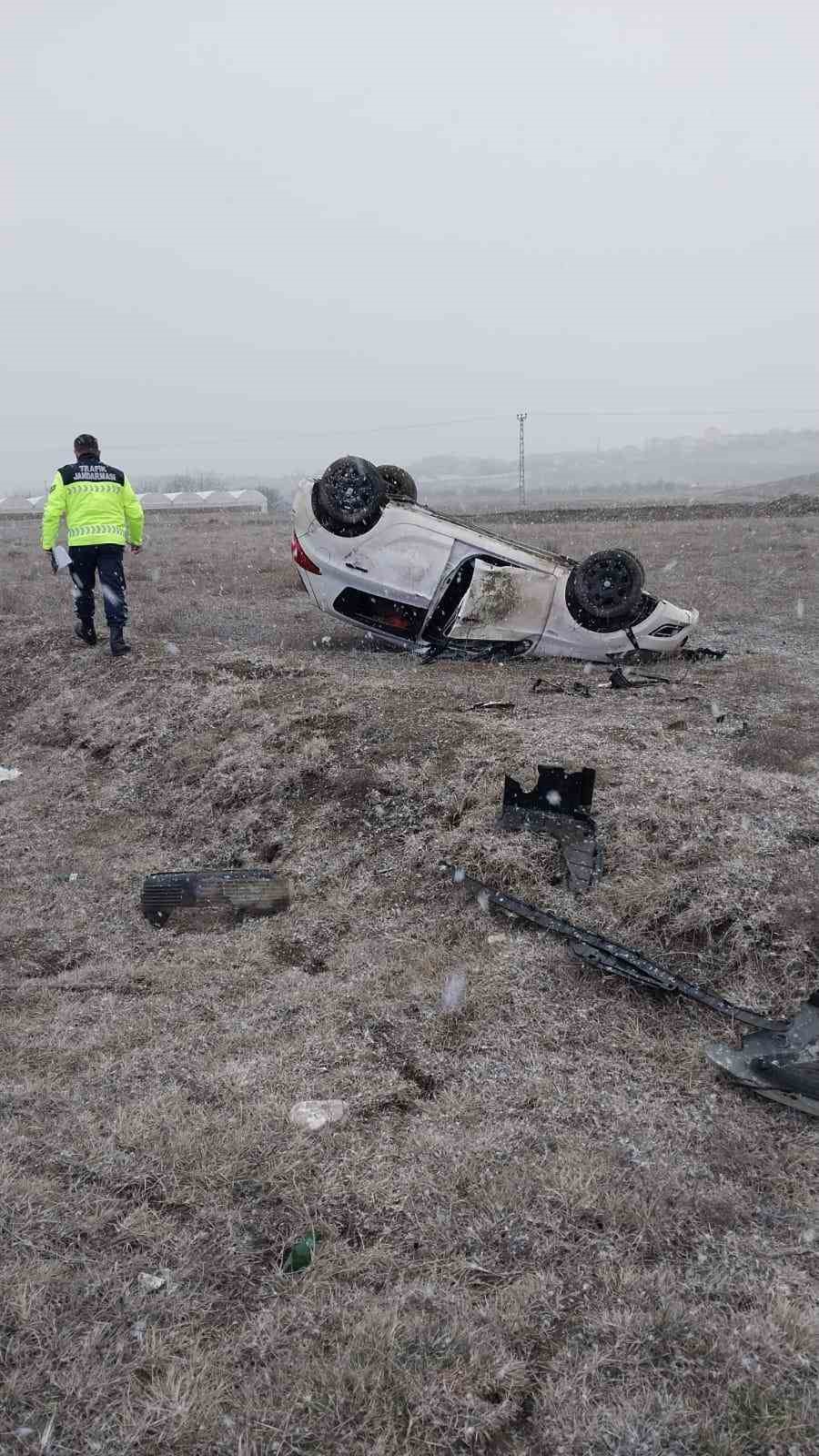Çorum’da takla atan otomobilin sürücüsü yaralandı