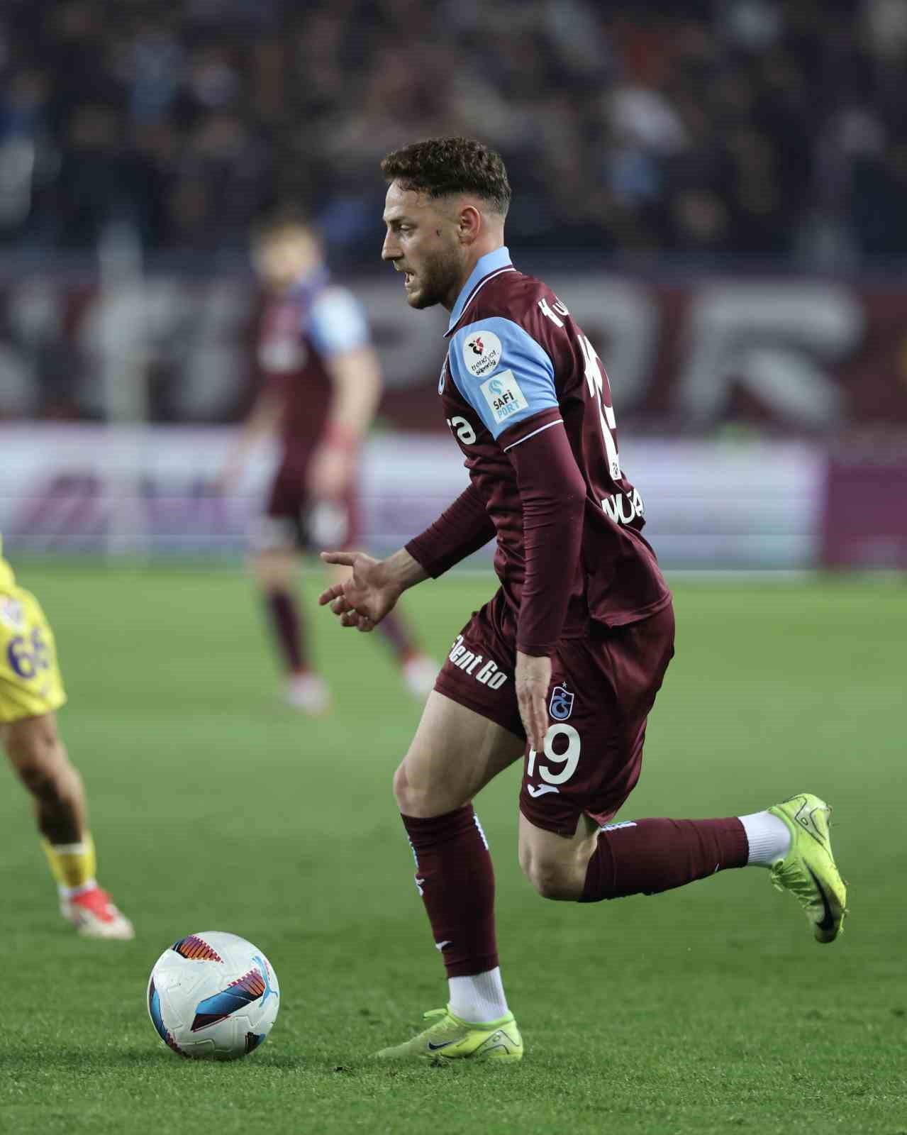 Trendyol S&uuml;per Lig: Trabzonspor: 0 - Ey&uuml;pspor: 0 (İlk yarı)
