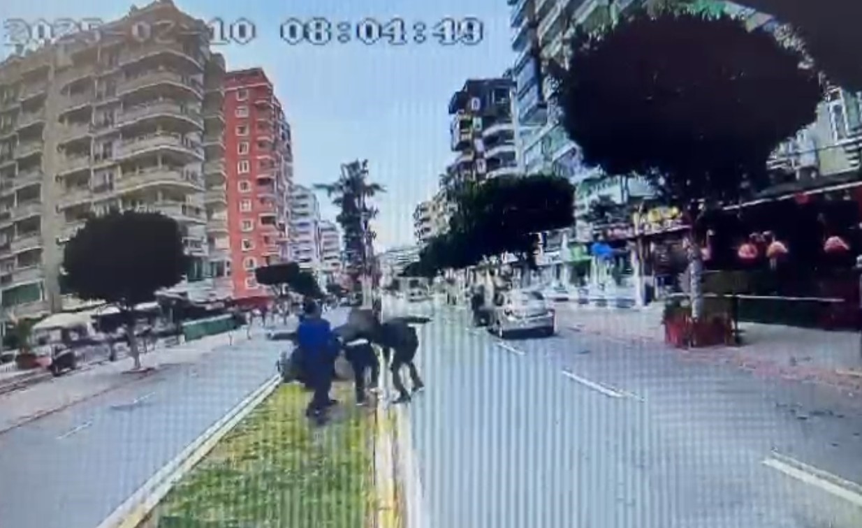 Alanya’da güvenlik görevlisinin bıçakla yaraladığı otobüs şoförü o anları anlattı
