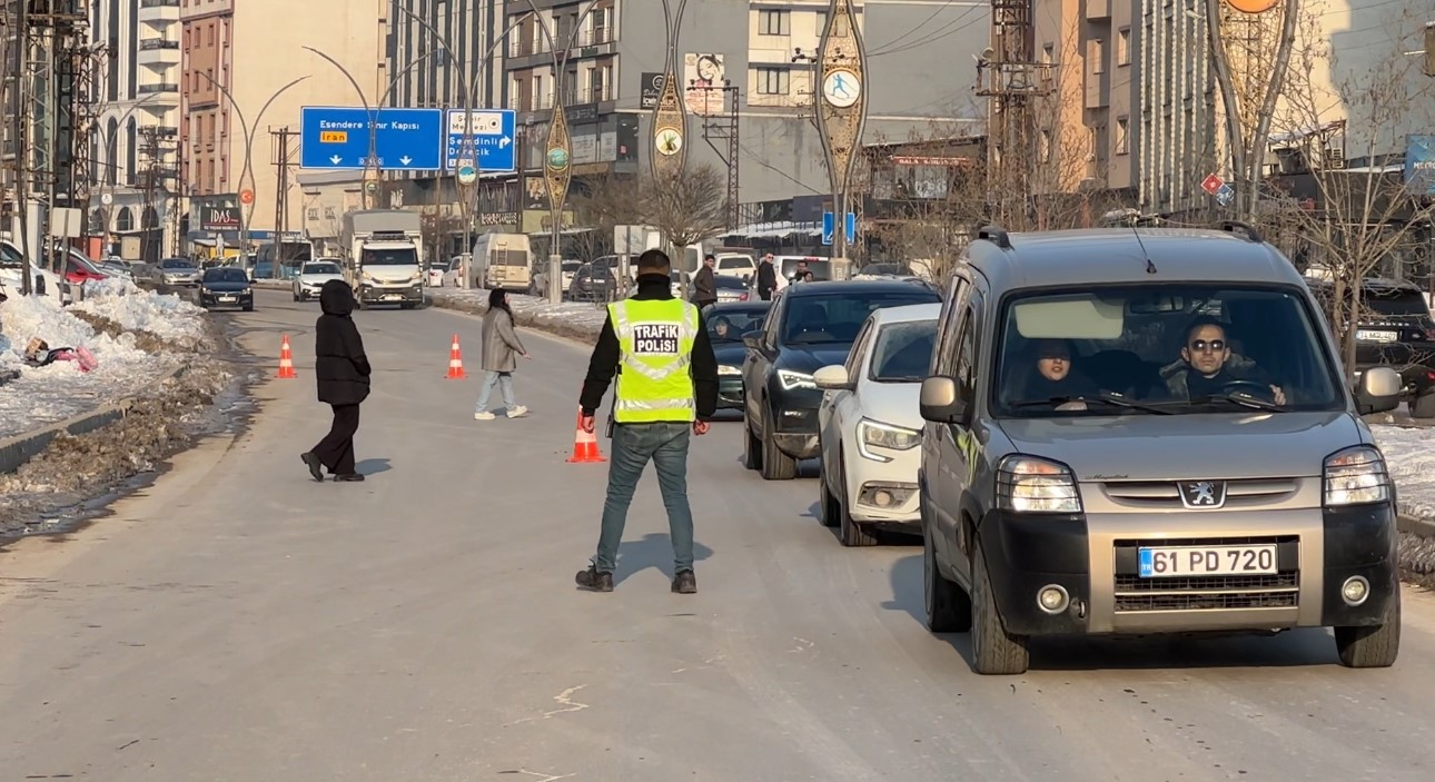 Y&uuml;ksekova&rsquo;da emniyet kemeri denetimi
