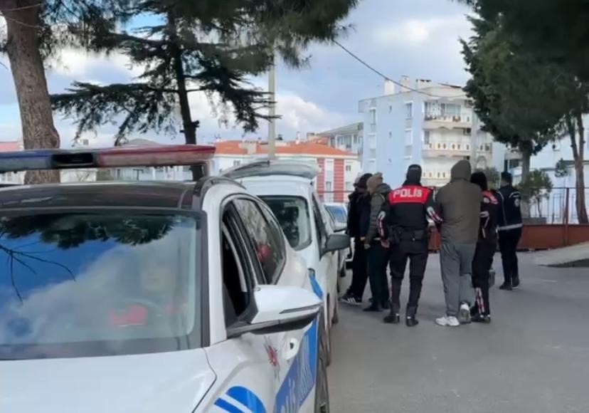 Cunda Adası&rsquo;na dadanan hırsızlık &ccedil;etesi &ccedil;&ouml;kertildi
