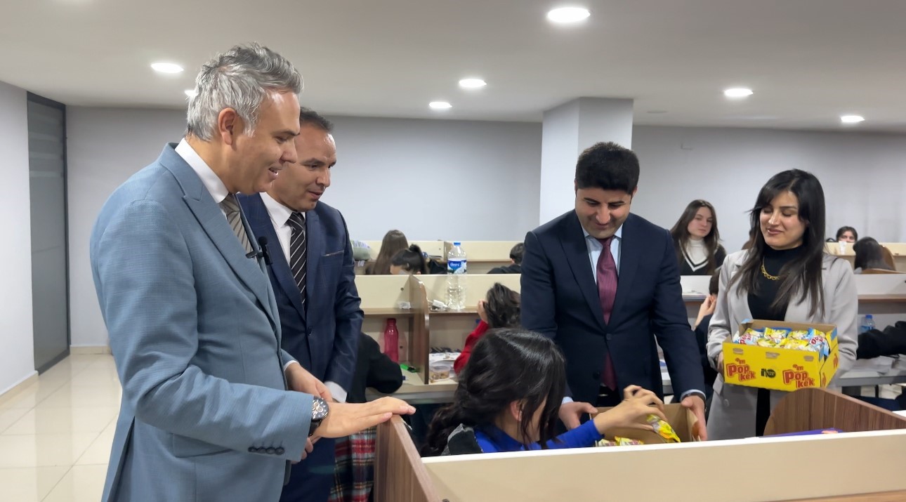 Y&uuml;ksekova Halk K&uuml;t&uuml;phanesinden &uuml;cretsiz kek ve &ccedil;ay hizmeti
