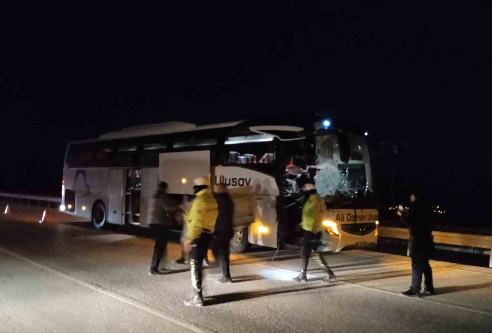 Yolcu otob&uuml;s&uuml; tıra arkadan &ccedil;arptı, 6 kişi yaralandı
