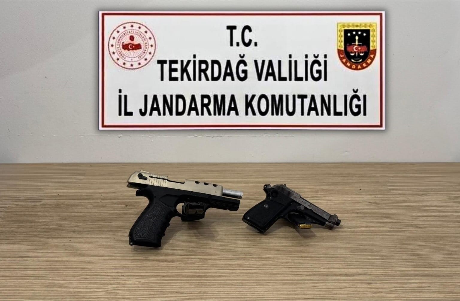 Tekirdağ&rsquo;da ruhsatsız silah ve uyuşturucu operasyonu

