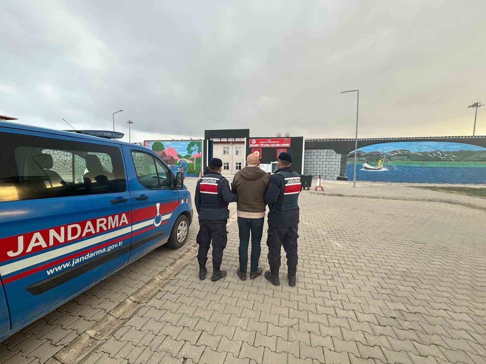 Afyonkarahisar’da hırsızlık suçundan aranan şahıs yakalandı