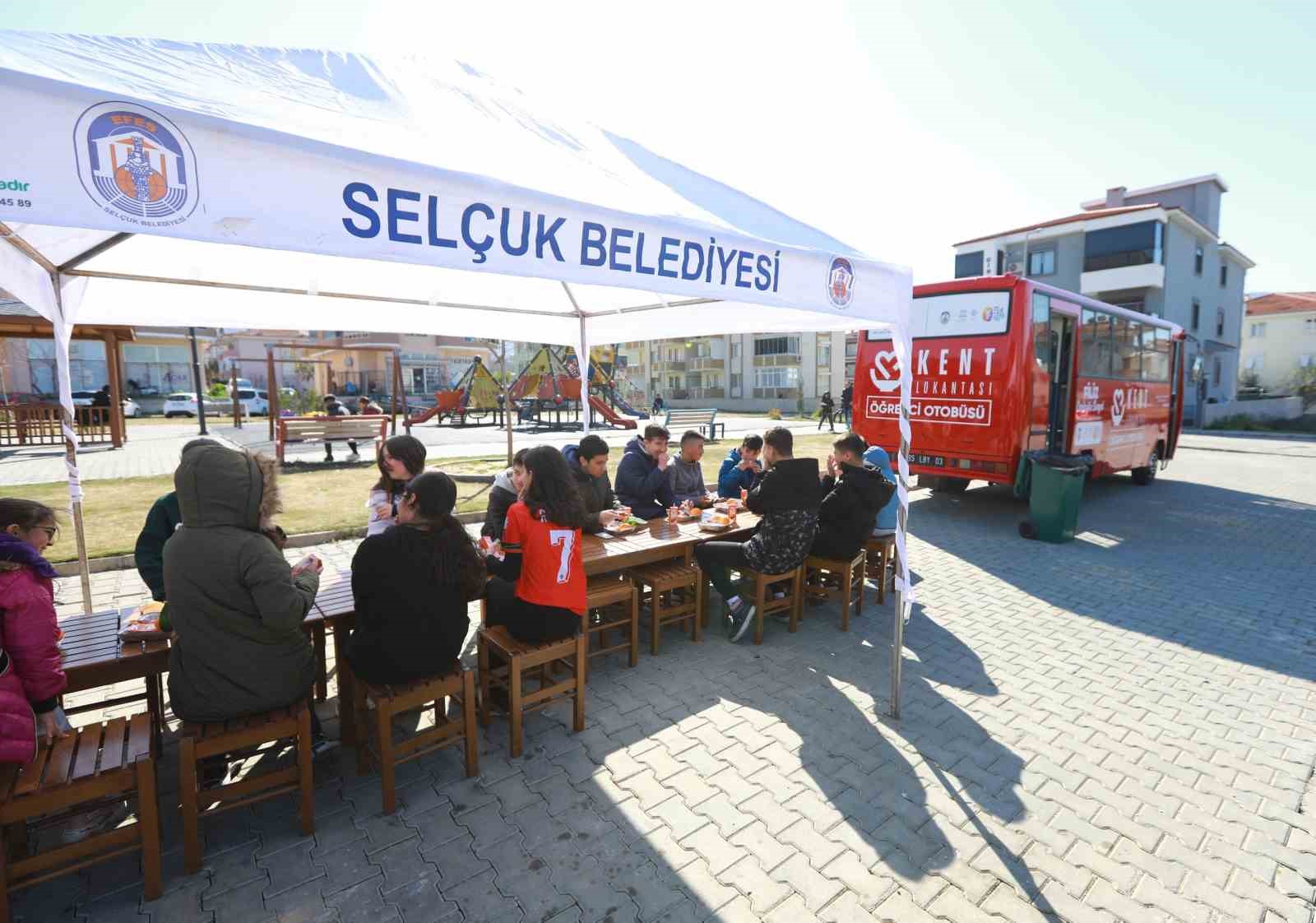 Selçuk’ta öğrencilere beslenme desteği
