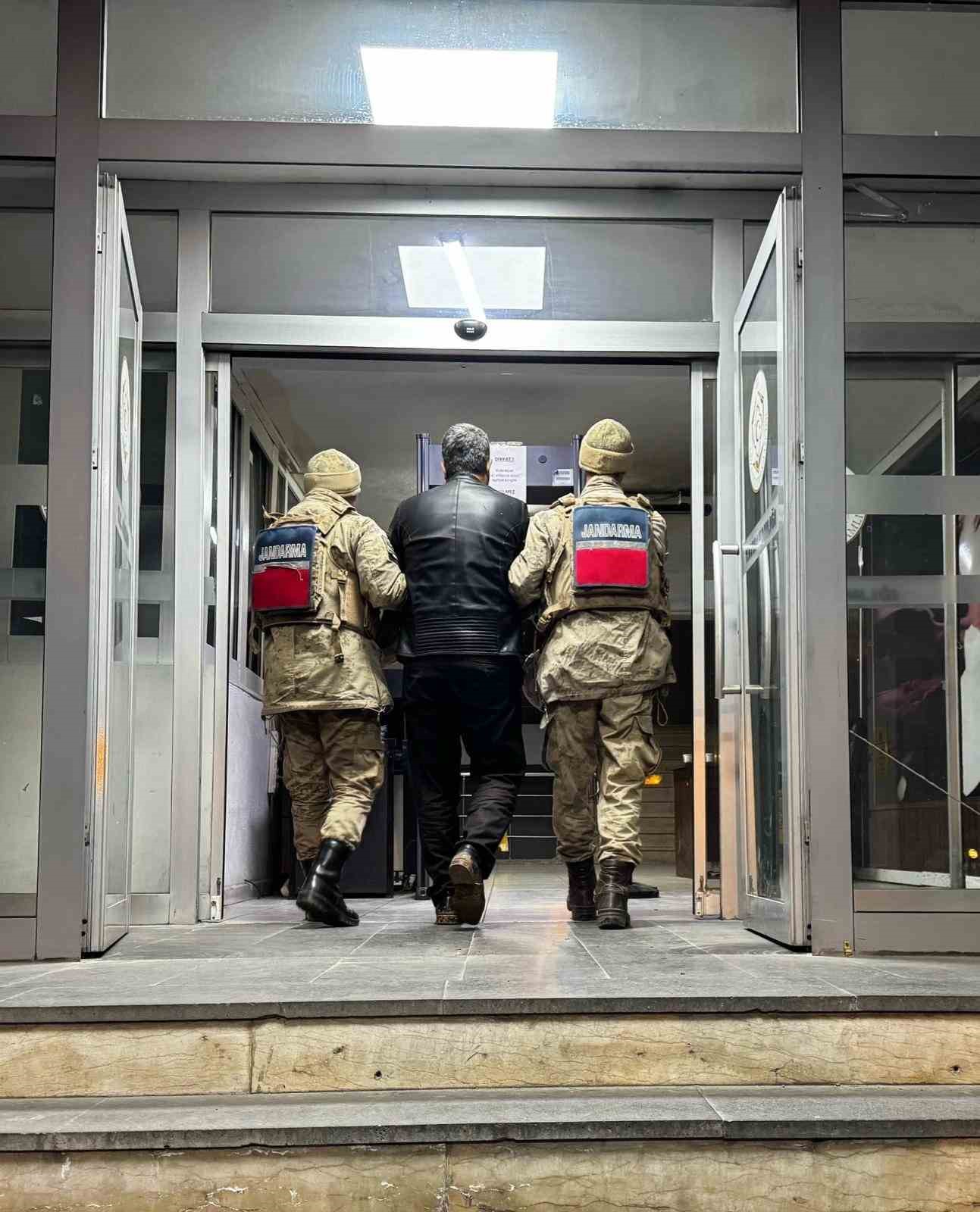 Cinayetten aranan şahıs jandarma tarafından yakalandı