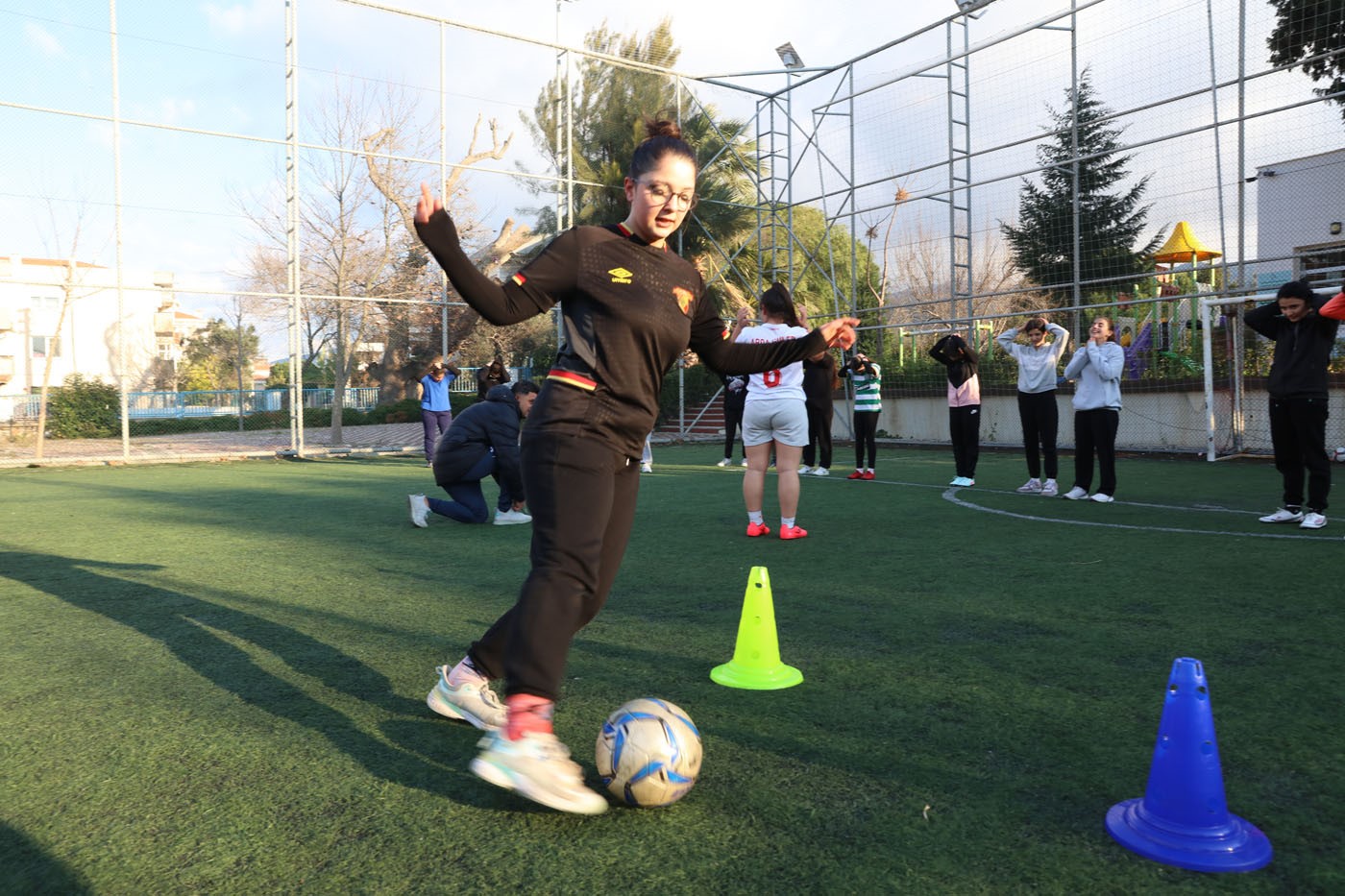 Güzelbahçe Kız Futbol Takımı’ndan iddialı başlangıç
