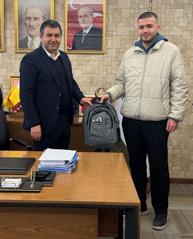 Gediz Belediyesi&rsquo;nden askere giden gen&ccedil;lere anlamlı hediye
