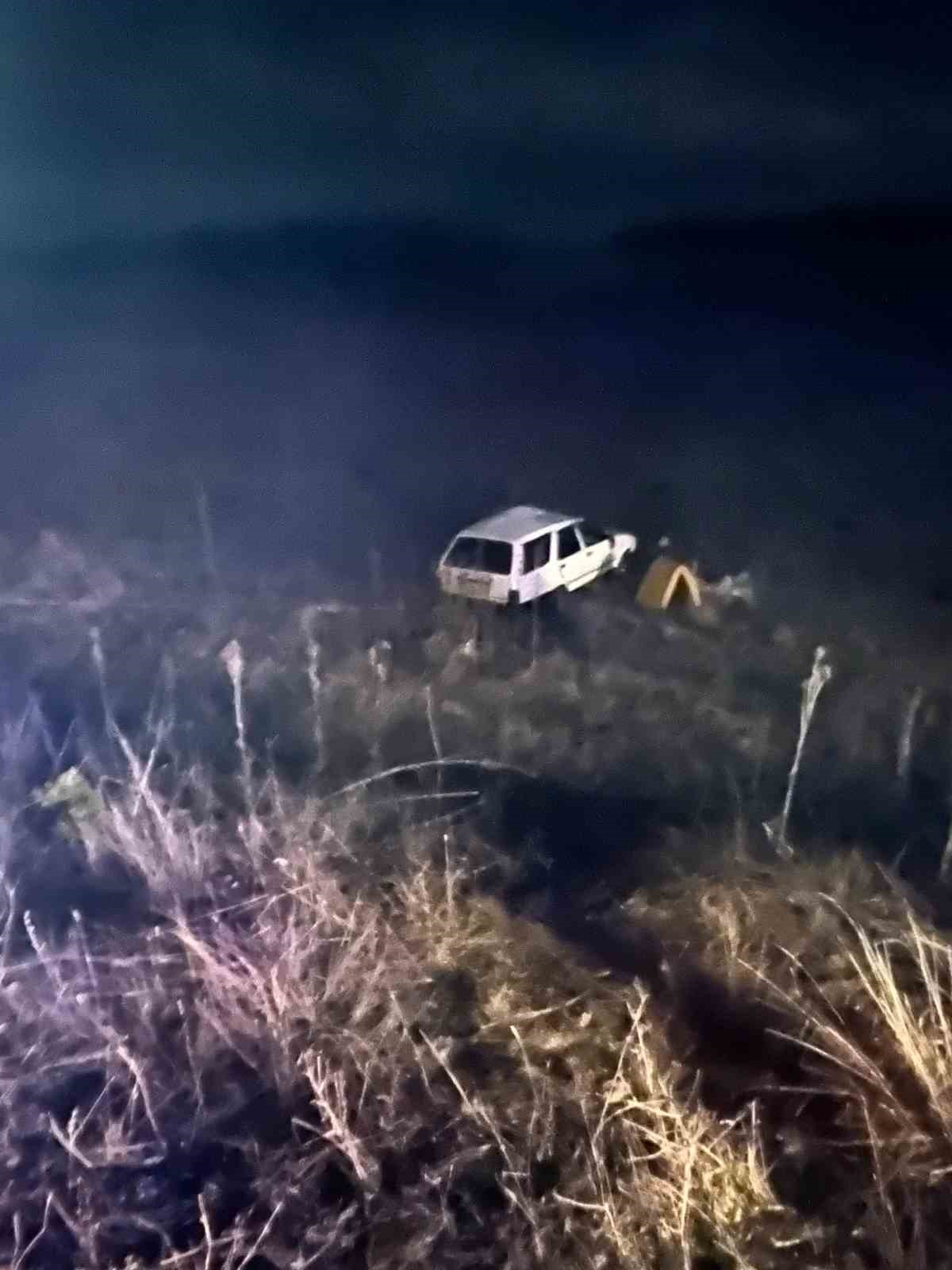 K&uuml;tahya&rsquo;da otomobil şarampole u&ccedil;tu: 3 yaralı
