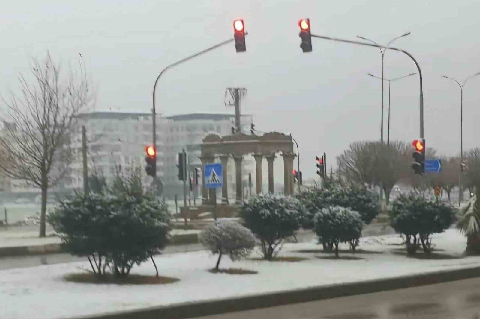 Araban&rsquo;a kar yağışı &ccedil;ift&ccedil;ilerin y&uuml;z&uuml;n&uuml; g&uuml;ld&uuml;rd&uuml;
