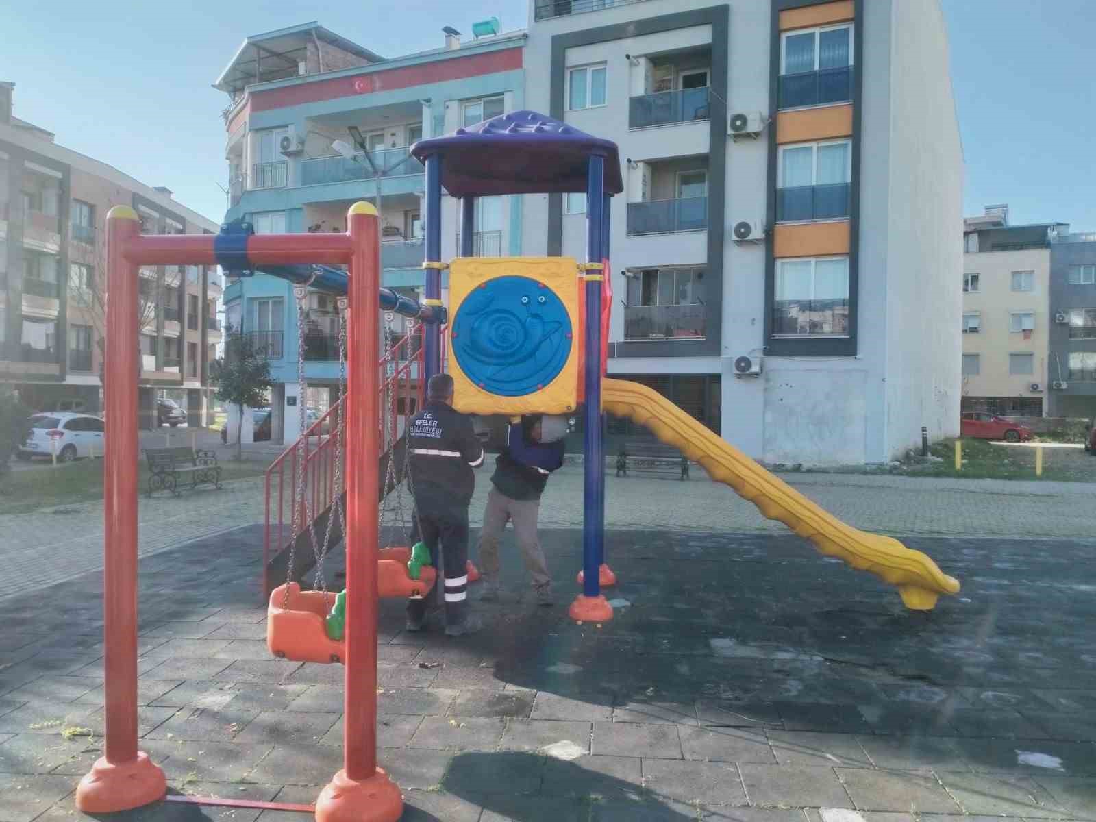 Çocuk parkını yakan şüpheliler yakalandı
