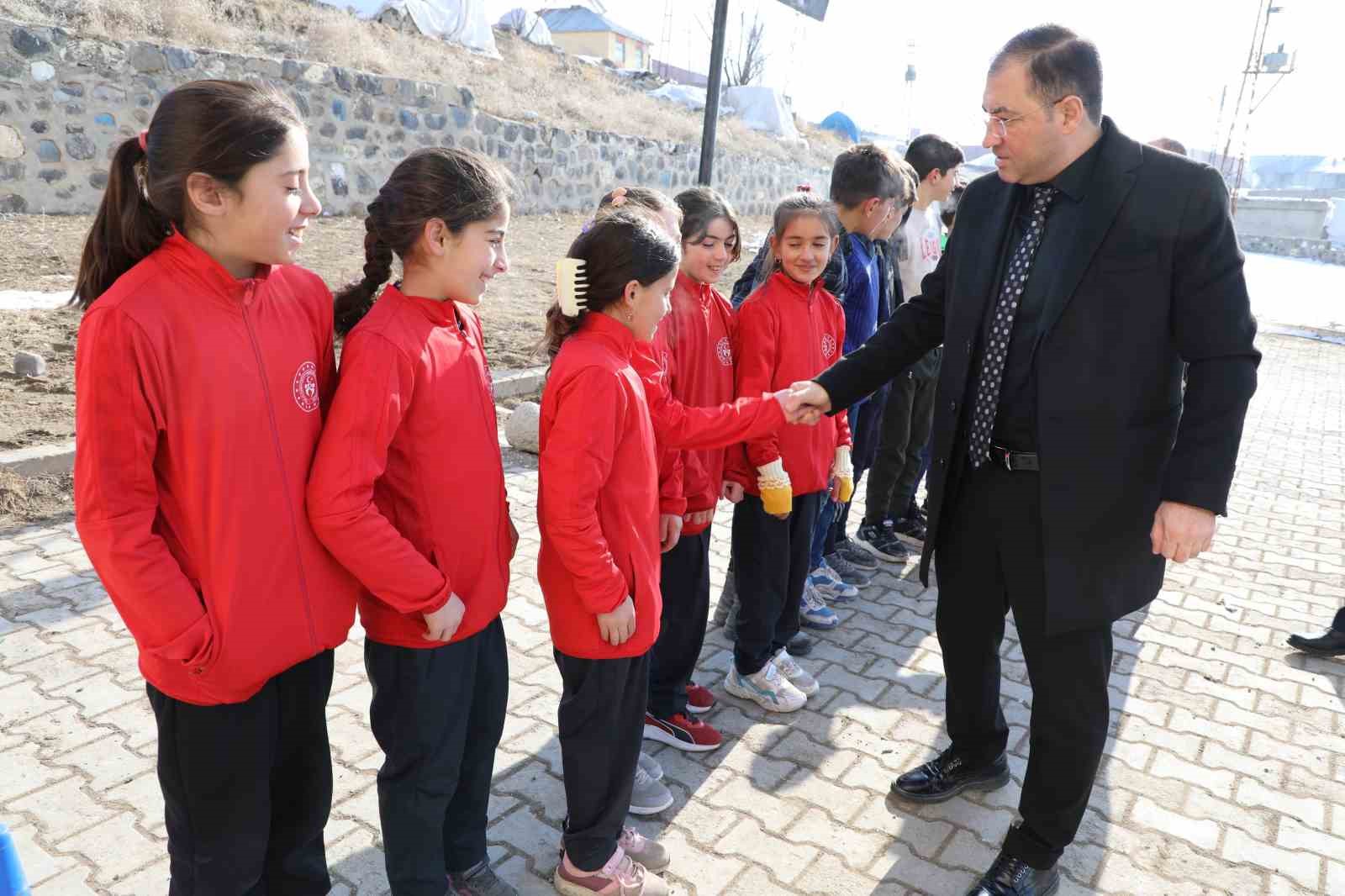 İl Müdürü Ahmet Çelebi, başarılı sporcuları tebrik etti