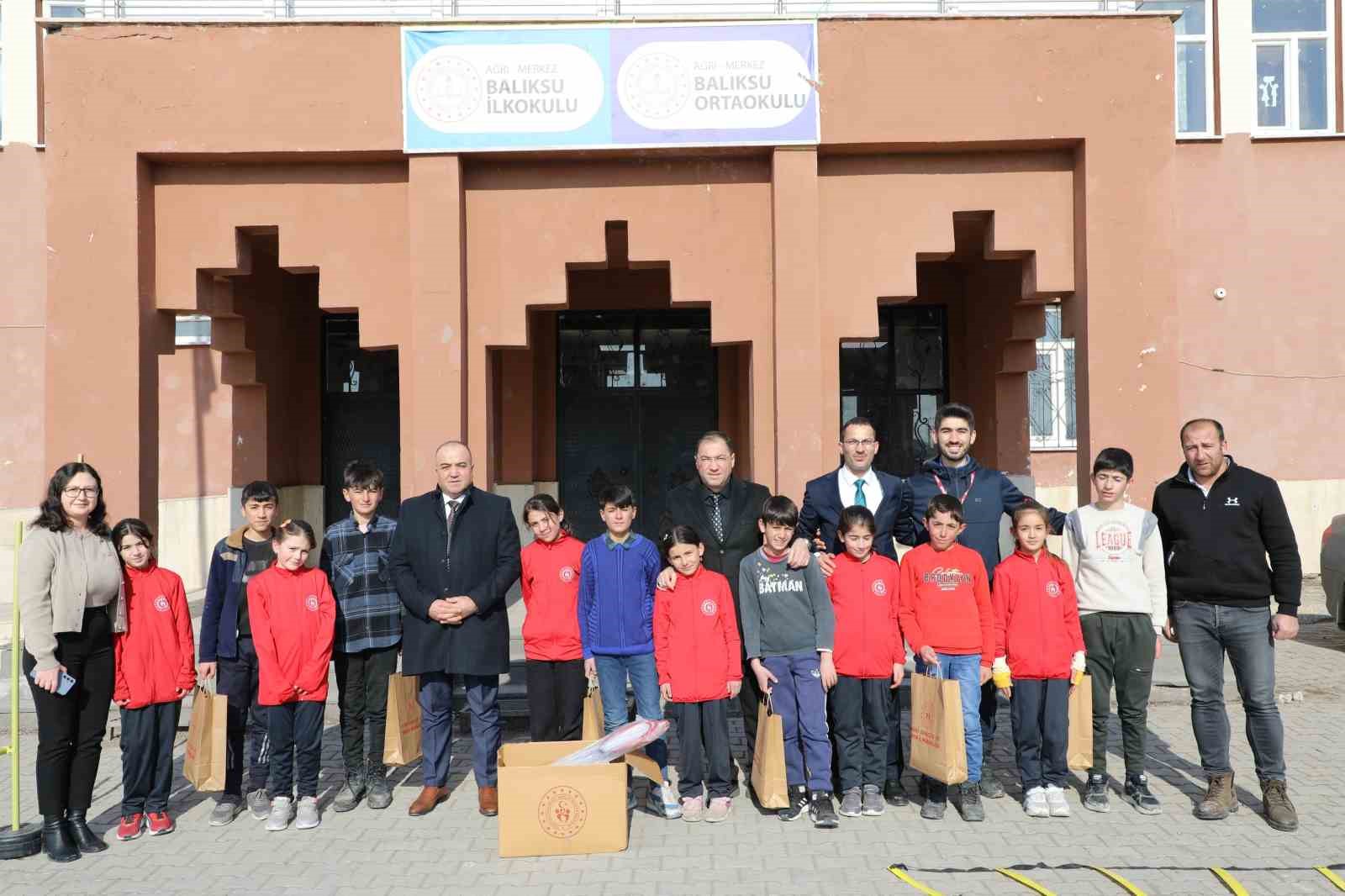 İl Müdürü Ahmet Çelebi, başarılı sporcuları tebrik etti
