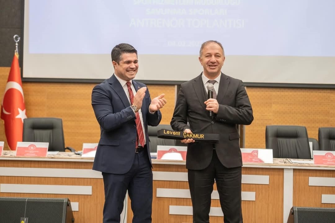 D&ouml;nmez&rsquo;den &Ccedil;akmur&rsquo;a anlamlı jest
