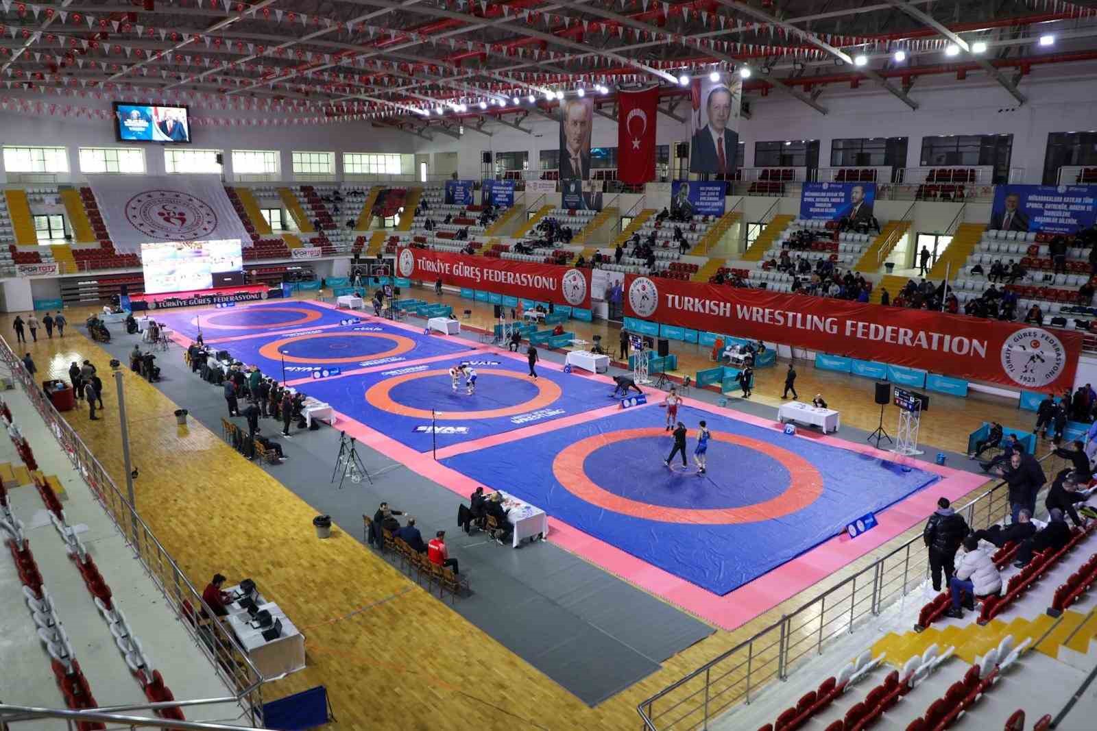 U23 Serbest Türkiye Güreş Şampiyonası Sivas’ta başladı