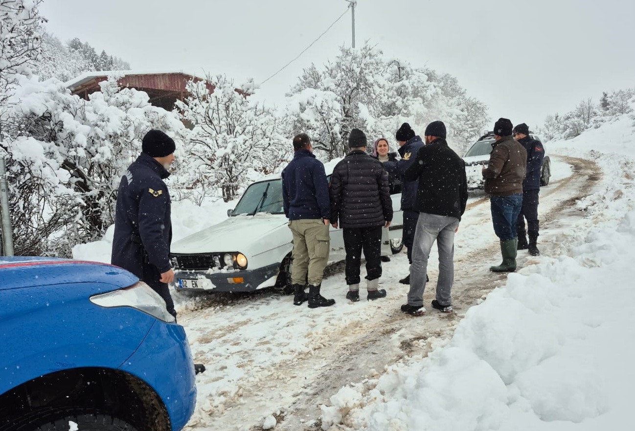 Hamile kadın için karlı yollar aşıldı