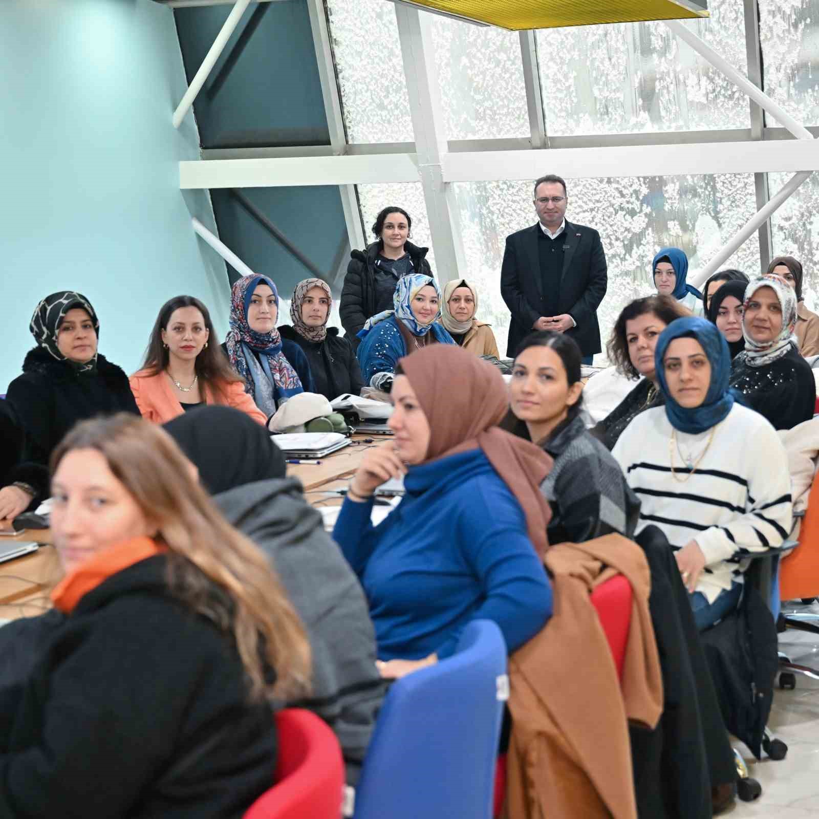 Gaziosmanpaşa’da "Annelere Teknoloji Eğitimi" sertifikası verildi
