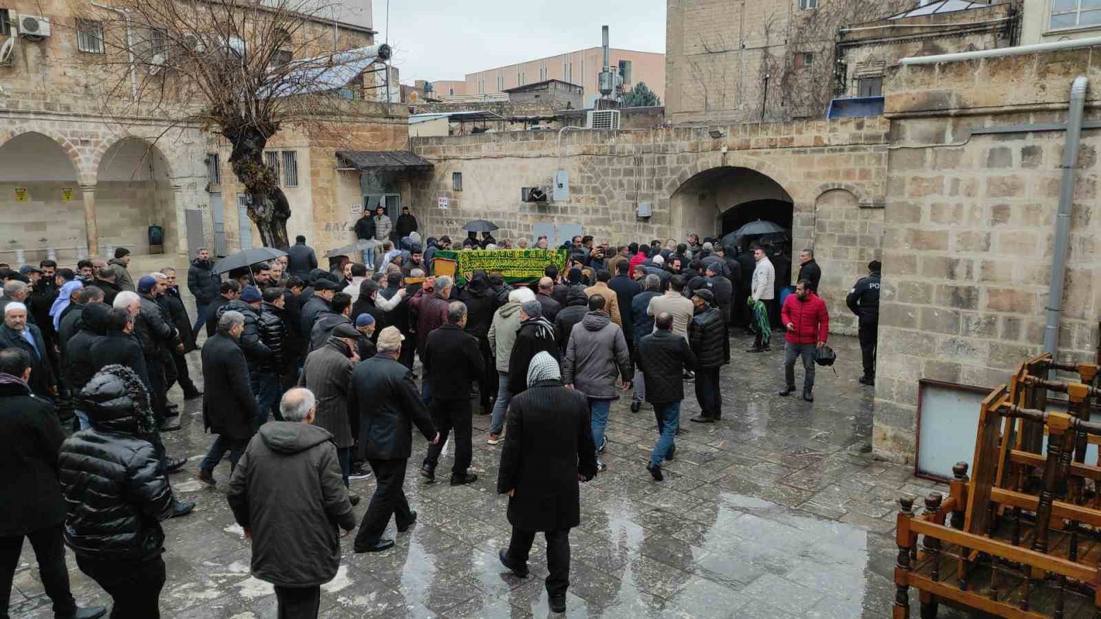 Milletvekili Mahmut Tanal’ın ağabeyi son yolculuğuna uğurlandı
