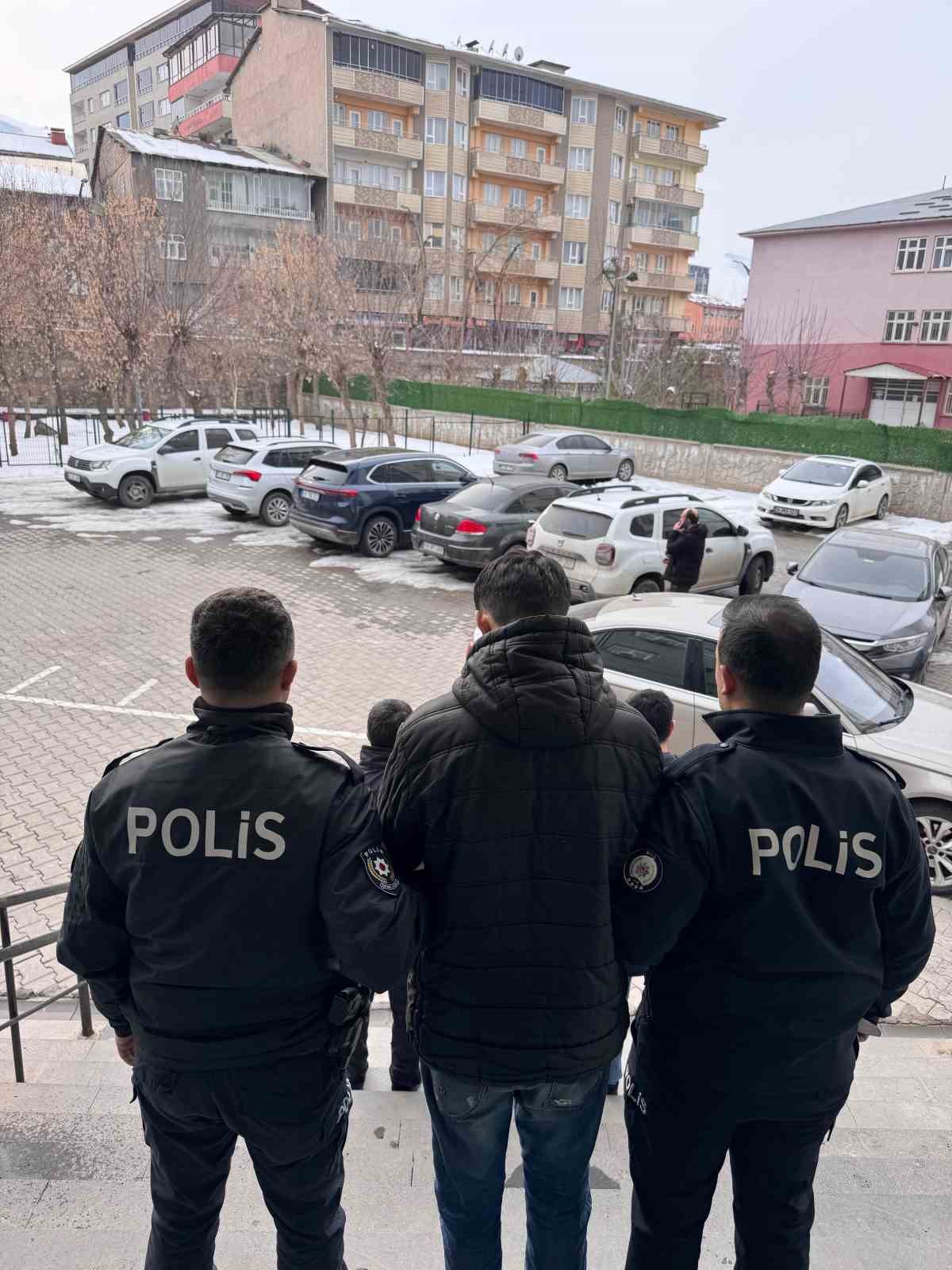 Muş’ta hırsızlık şüphelileri tutuklandı