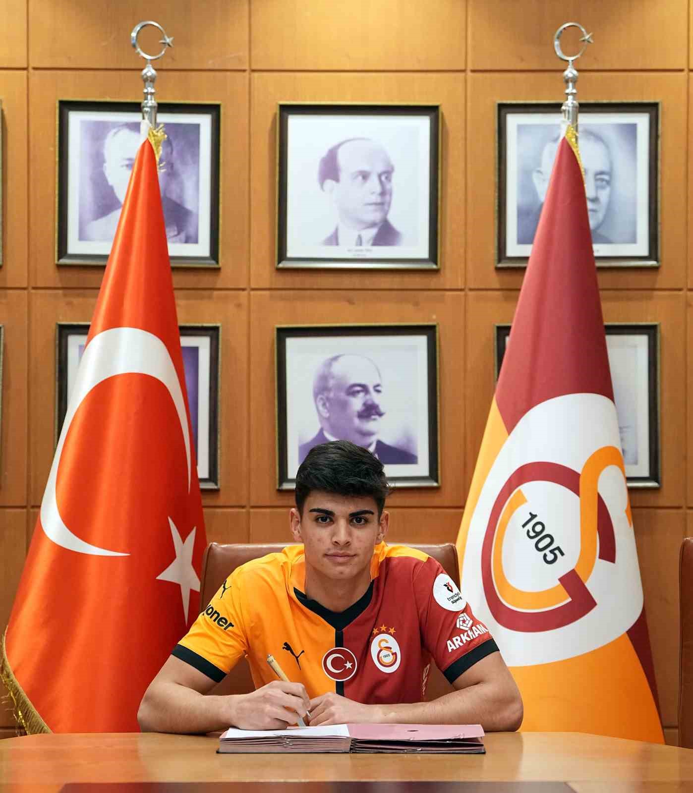 Galatasaray, genç oyuncu Arda Ünyay ile sözleşme imzaladı