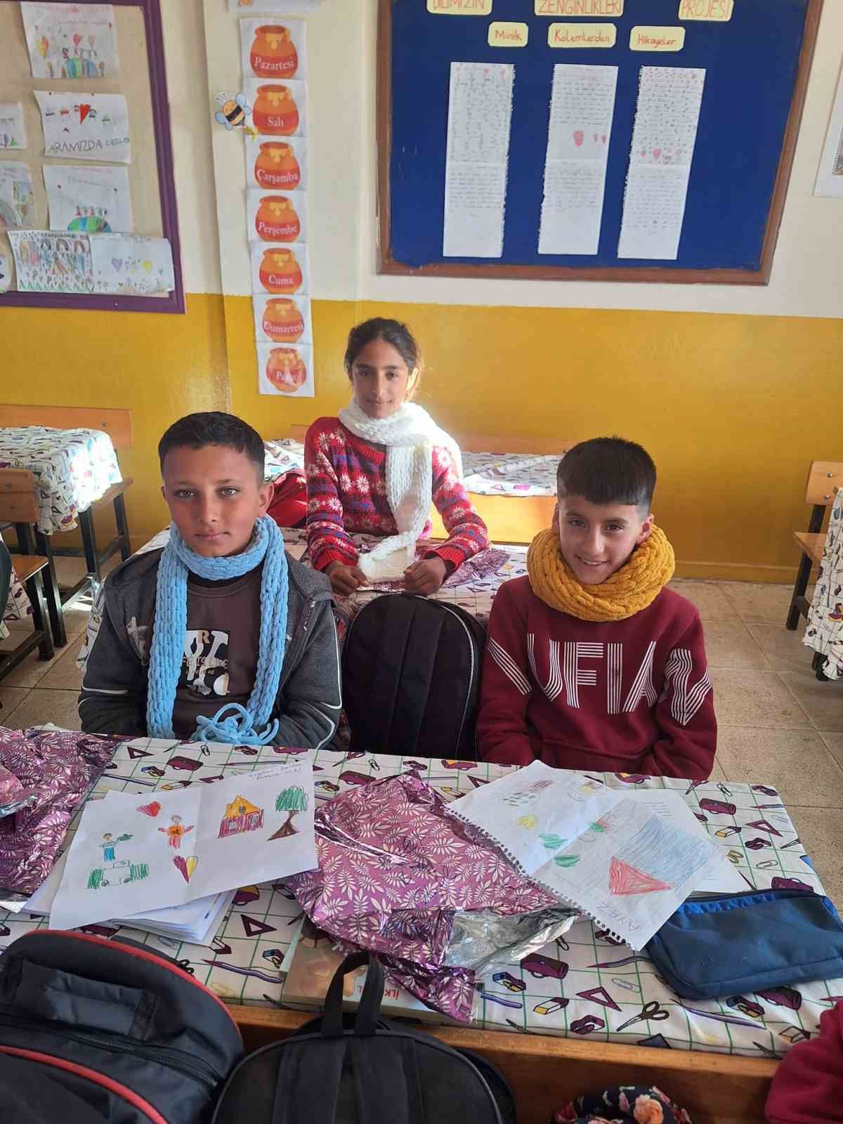 Miniklerden anlamlı hediye
