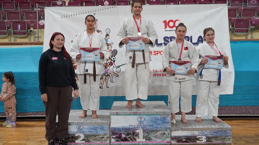Salihlili judocular, T&uuml;rkiye finallerine katılmaya hak kazandı
