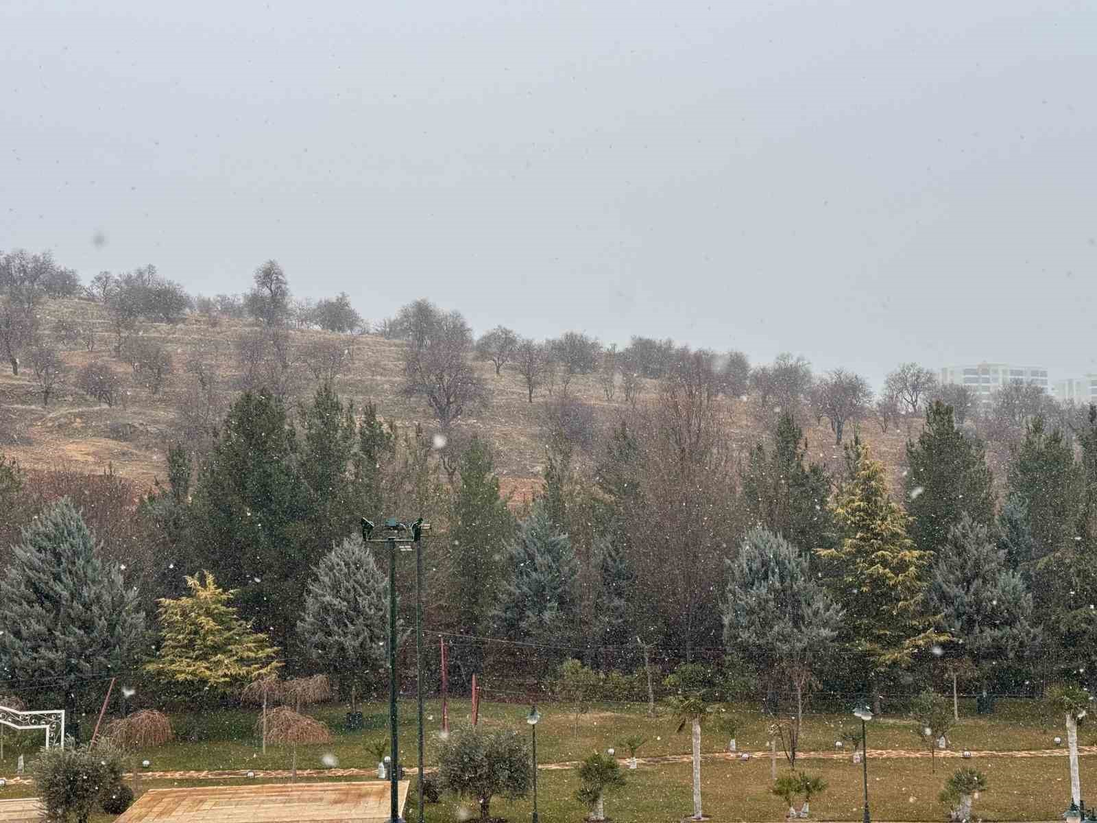Mardin’de kar yağışı başladı
