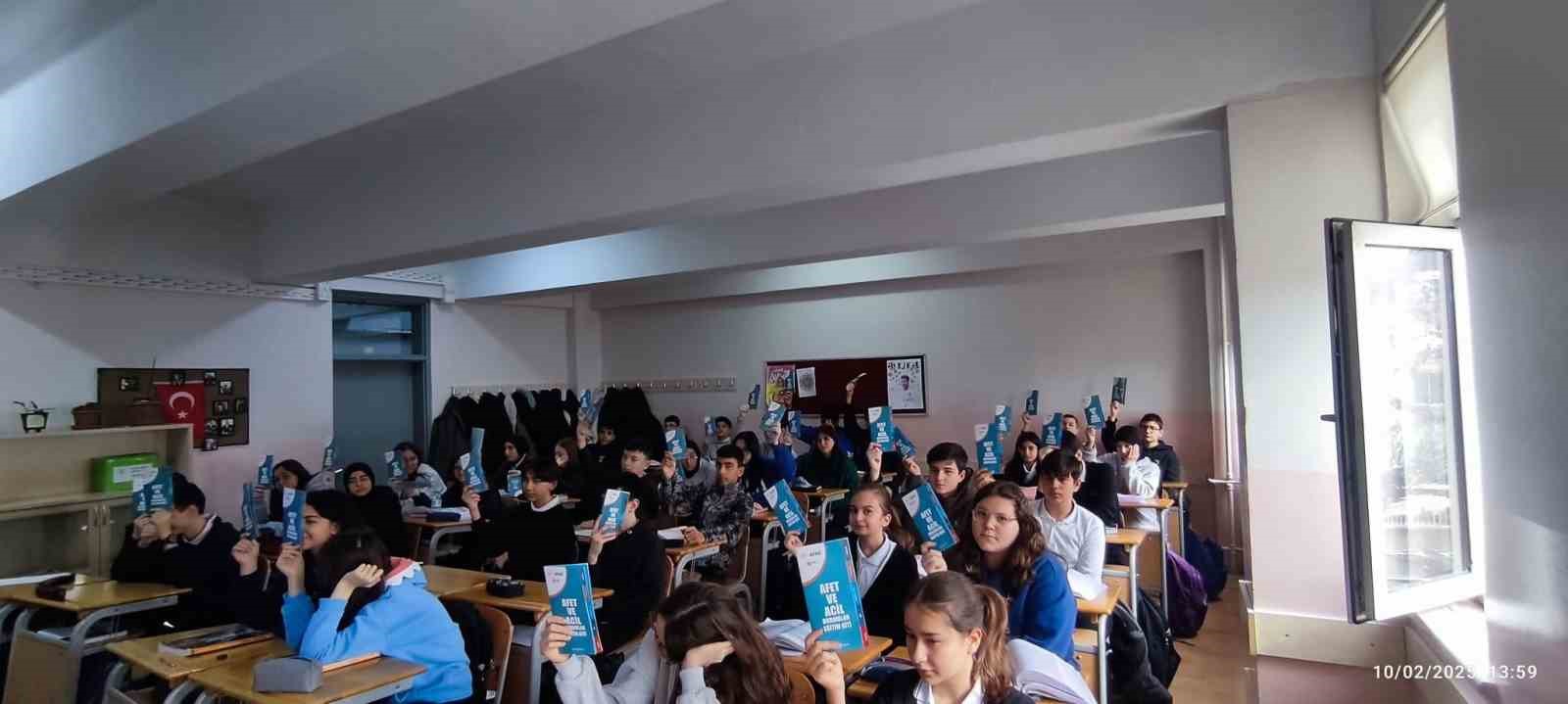 Deprem bilin&ccedil;lendirme ve farkındalık eğitimi verildi
