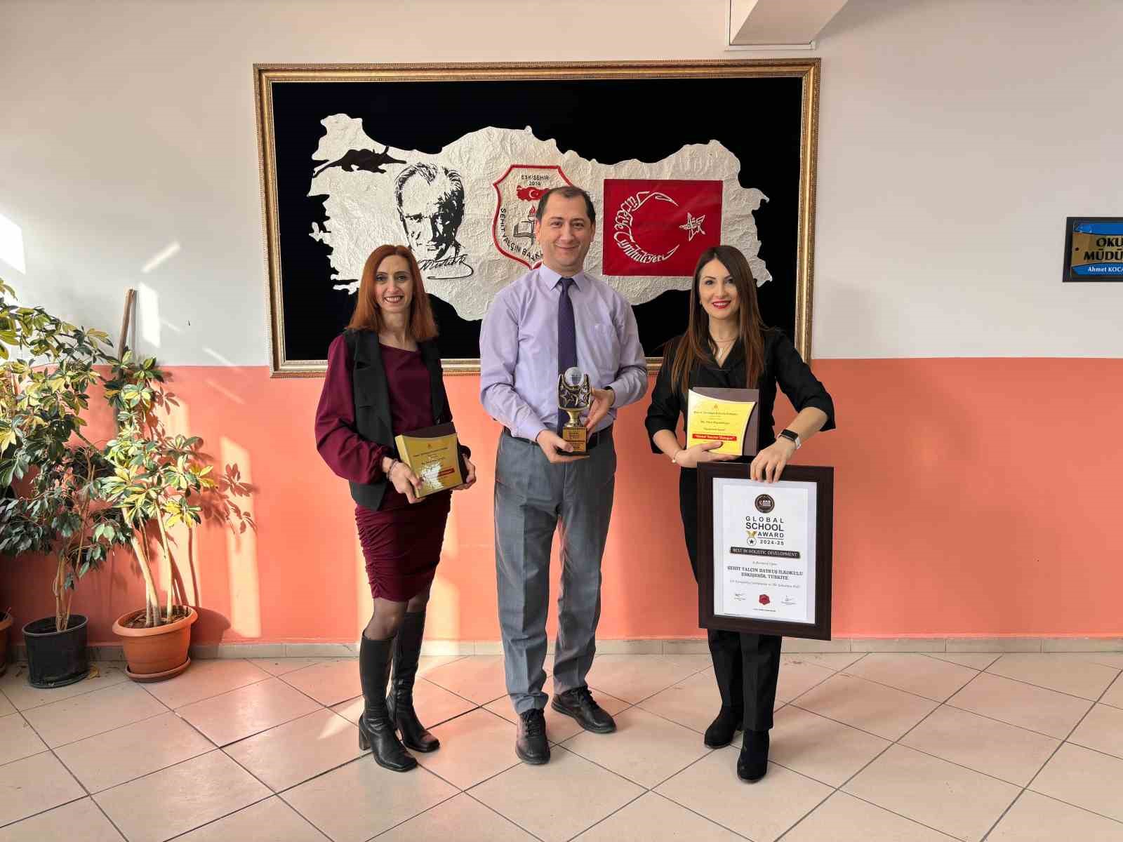 Ebru &ouml;ğretmenden Eskişehir&rsquo;i gururlandıran &ouml;d&uuml;l
