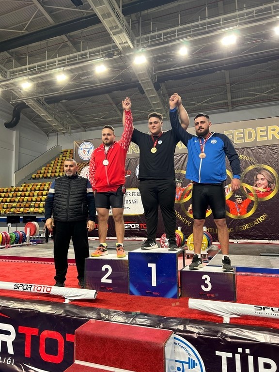 BAR&Uuml;&rsquo;l&uuml; sporculardan halter ve kick boksta 9 madalya
