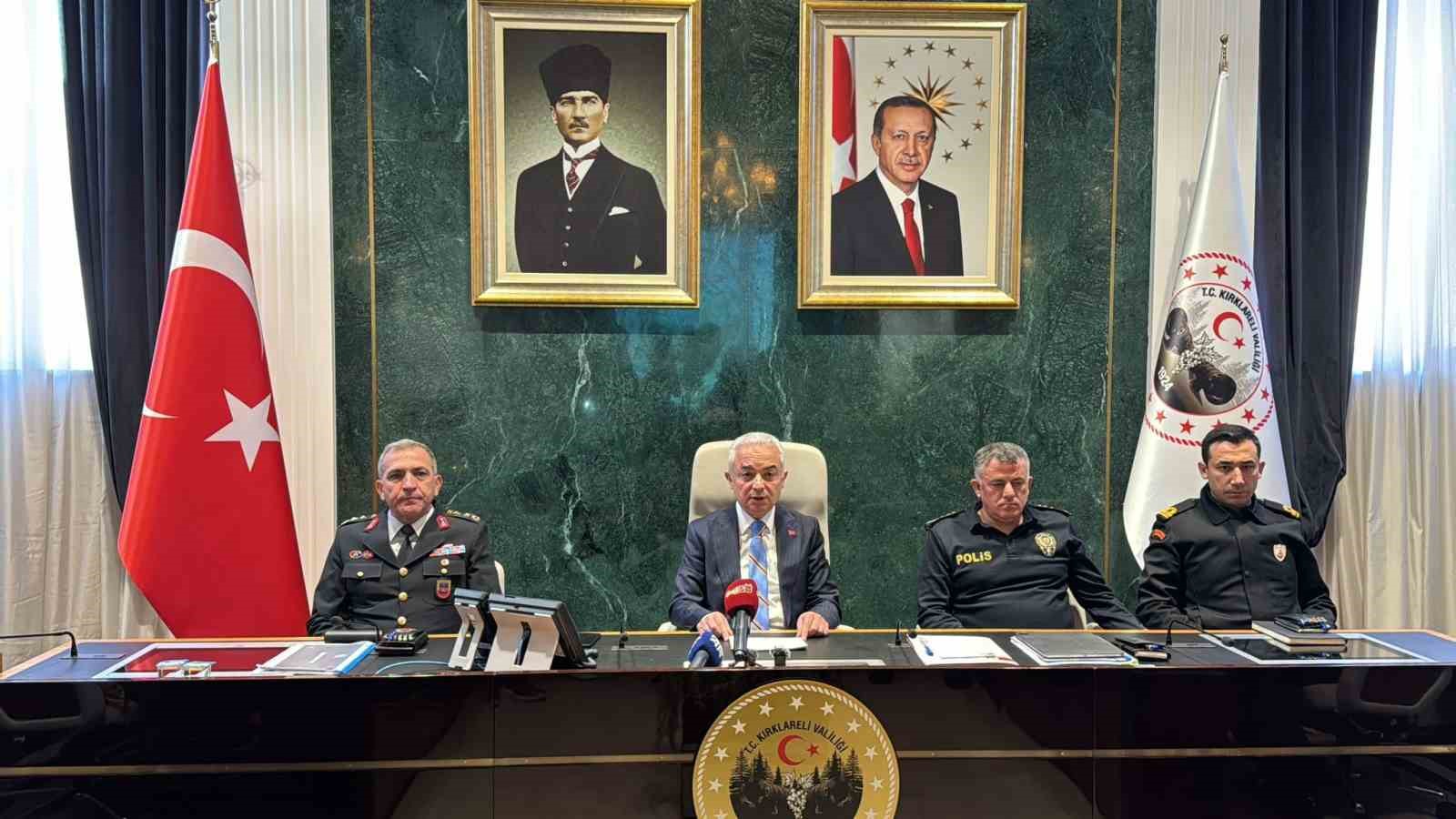 Vali Turan: "Su&ccedil; ve su&ccedil; &ouml;rg&uuml;t&uuml;yle m&uuml;cadeleyi kararlılıkla s&uuml;rd&uuml;r&uuml;yoruz"
