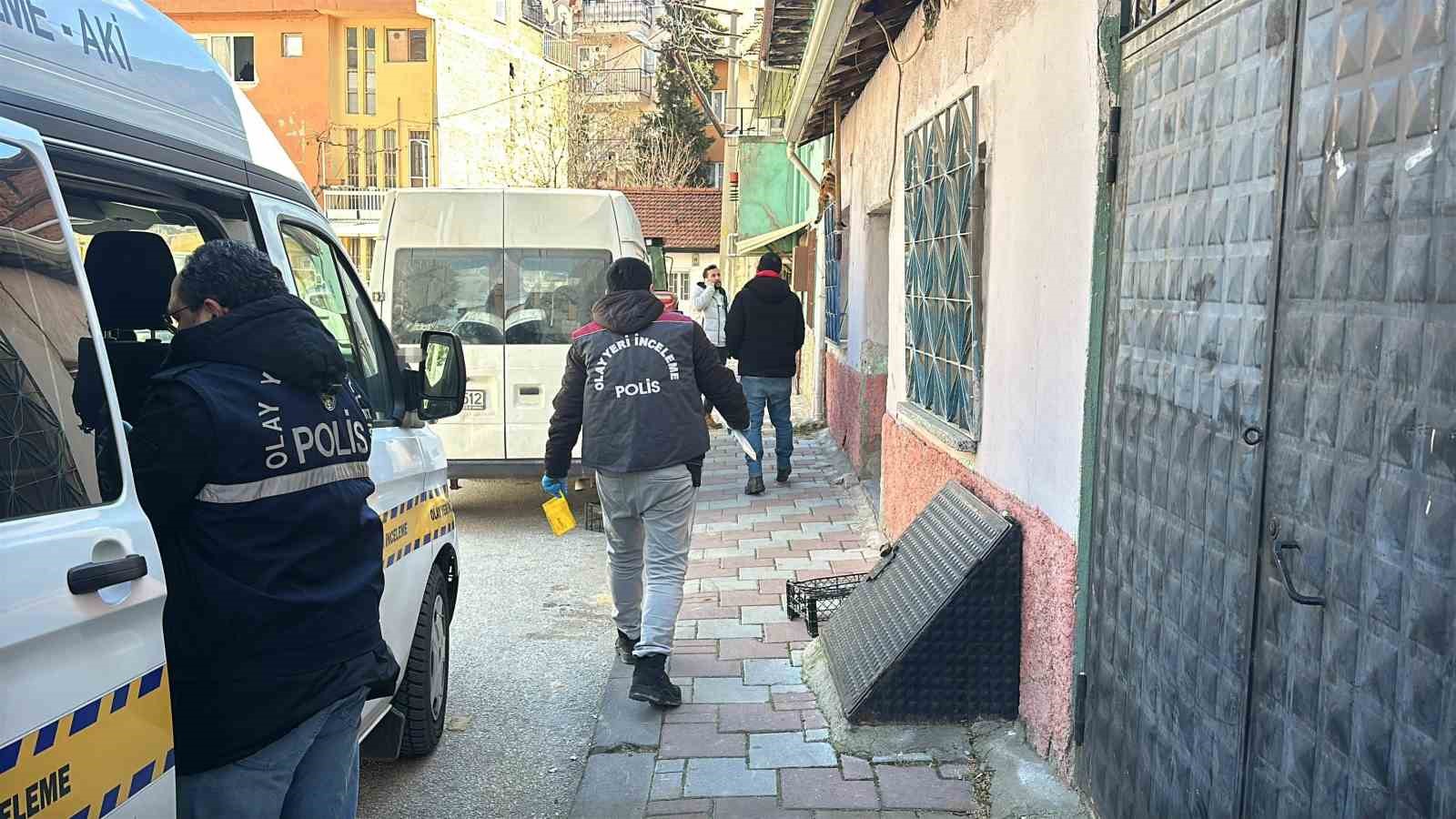 Oğlu tarafından bı&ccedil;aklanan baba hayatını kaybetti
