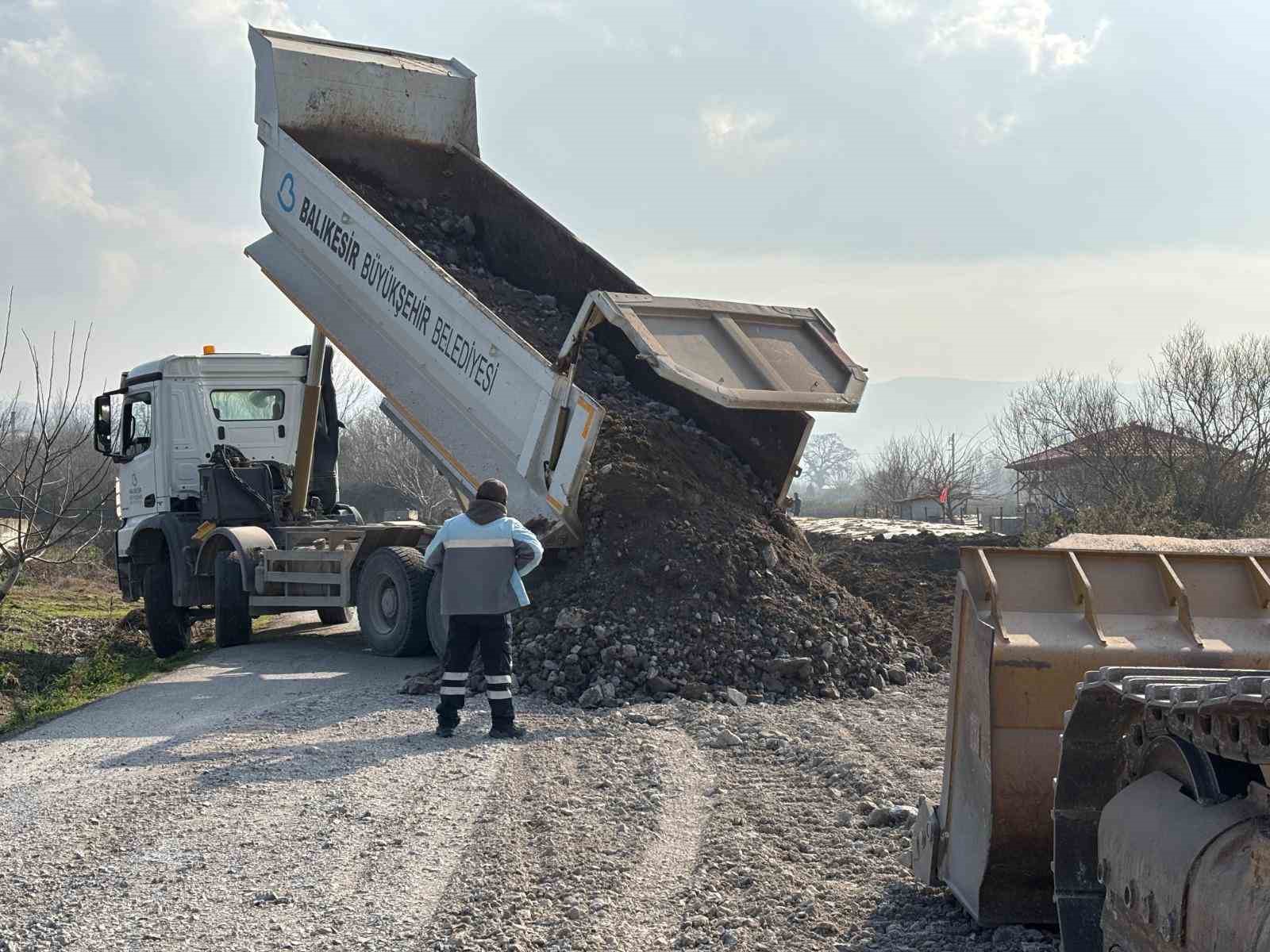 G&ouml;nen&rsquo;in 15 yıllık yol sorununu B&uuml;y&uuml;kşehir &ccedil;&ouml;z&uuml;yor
