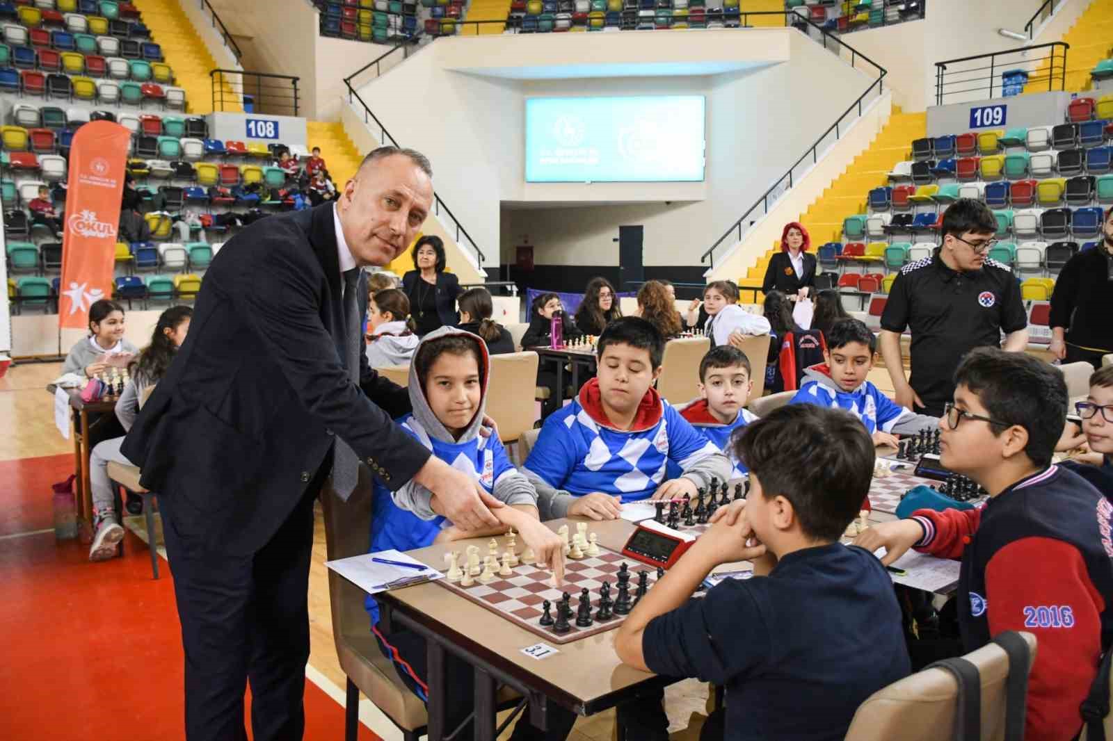 Balıkesir’de okullar arası spor müsabakaları devam ediyor