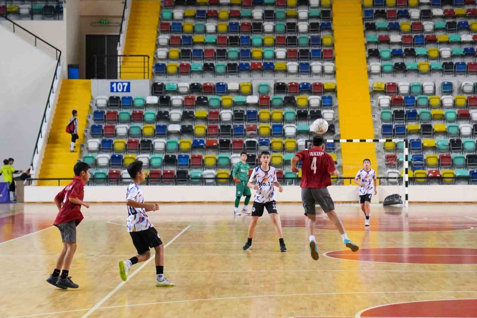 Balıkesir&rsquo;de okullar arası spor m&uuml;sabakaları devam ediyor
