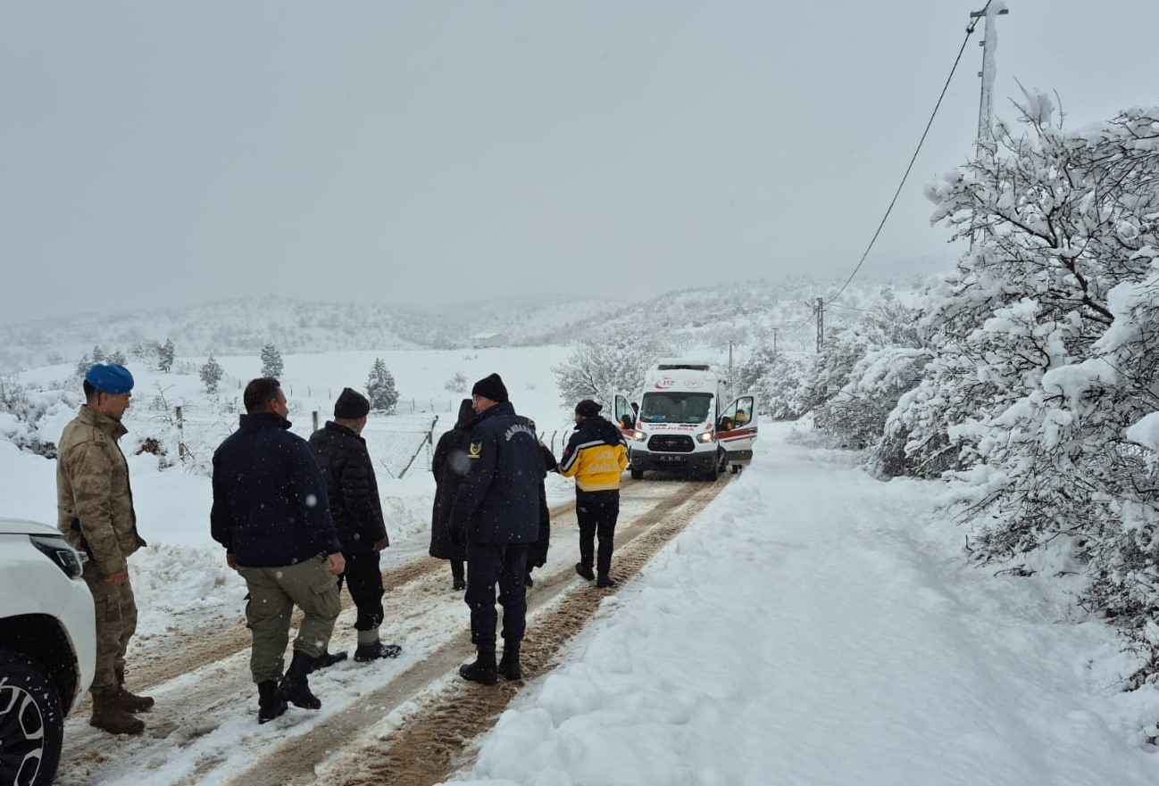 Hamile kadın için karlı yollar aşıldı