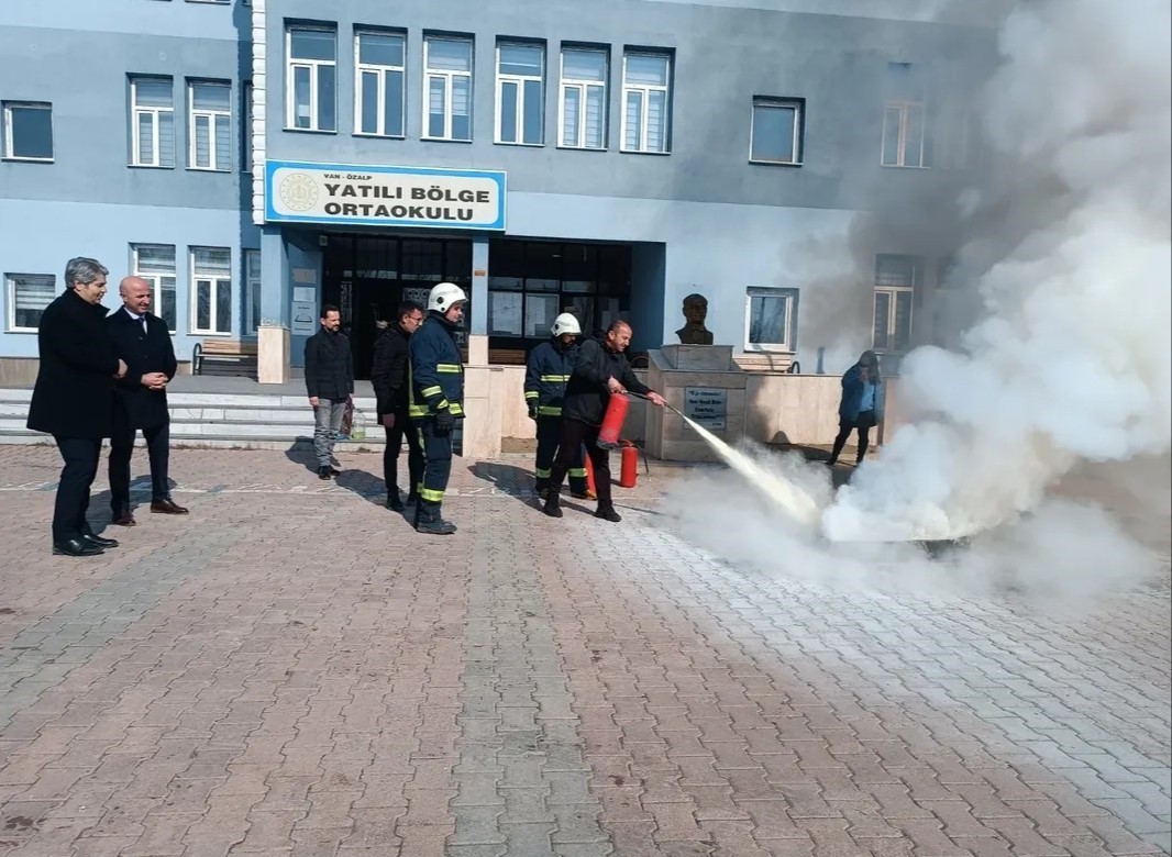 Özalp Yatılı Bölge Okulunda yangın tatbikatı