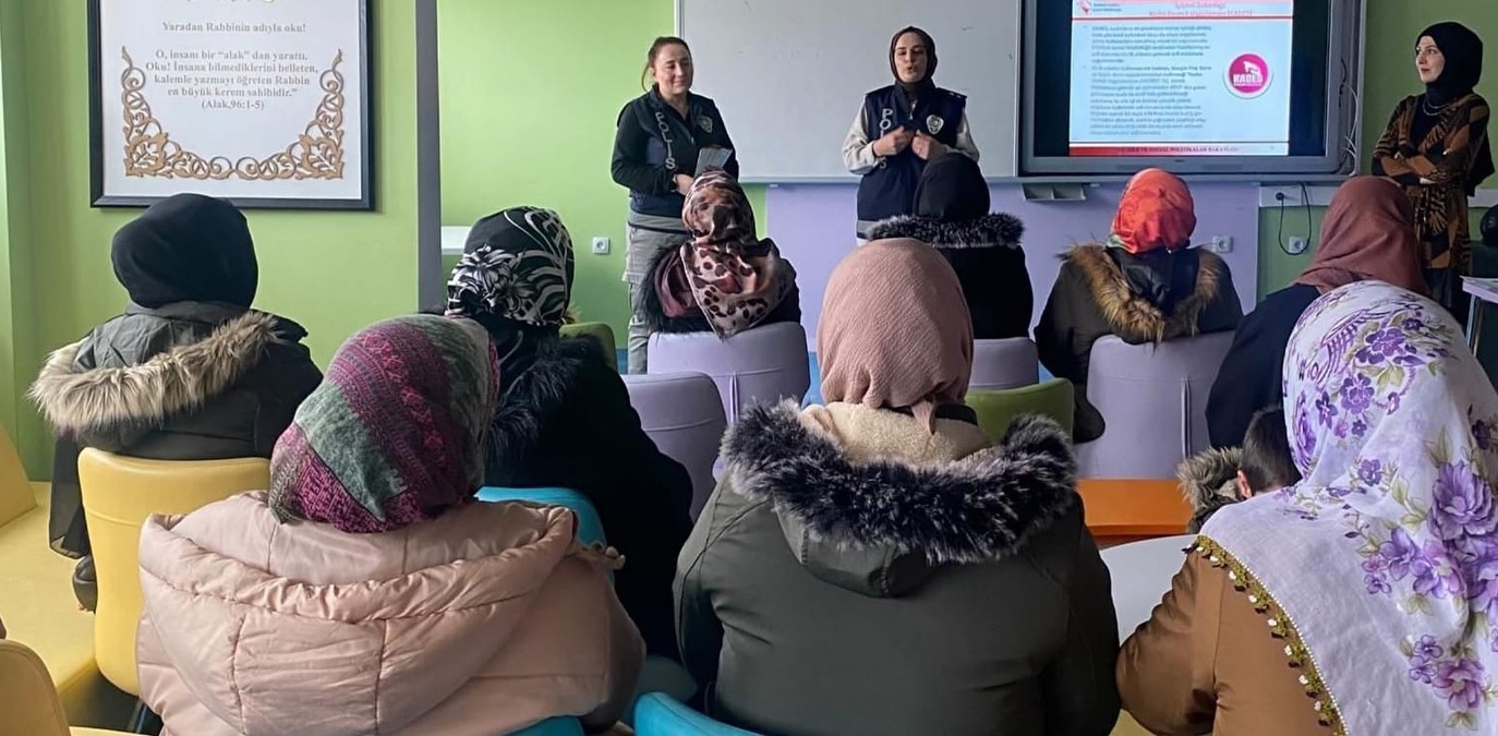 Ahlat’ta kadına şiddetle mücadele kapsamında bilgilendirme çalışması yapıldı