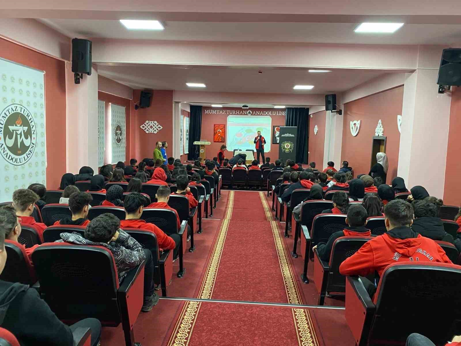 Lise &ouml;ğrencilerine bilgilendirme semineri
