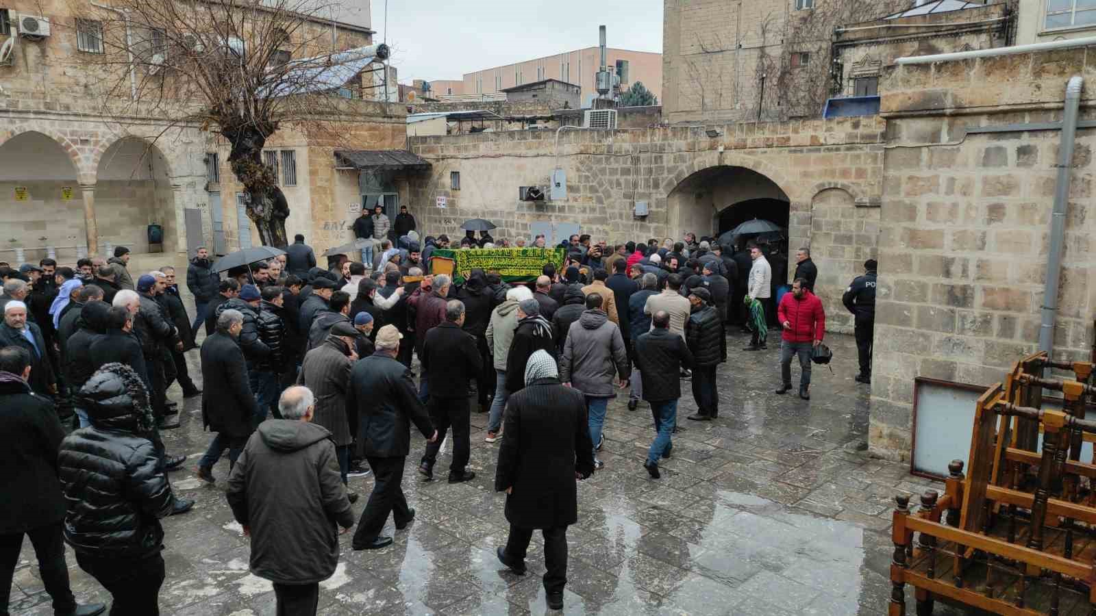 Milletvekili Mahmut Tanal&rsquo;ın ağabeyi son yolculuğuna uğurlandı
