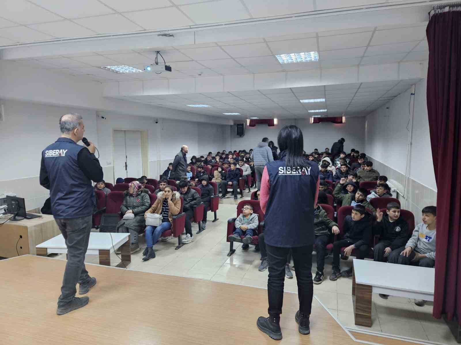 Osmaniye’de öğrencilere siber farkındalık eğitimi