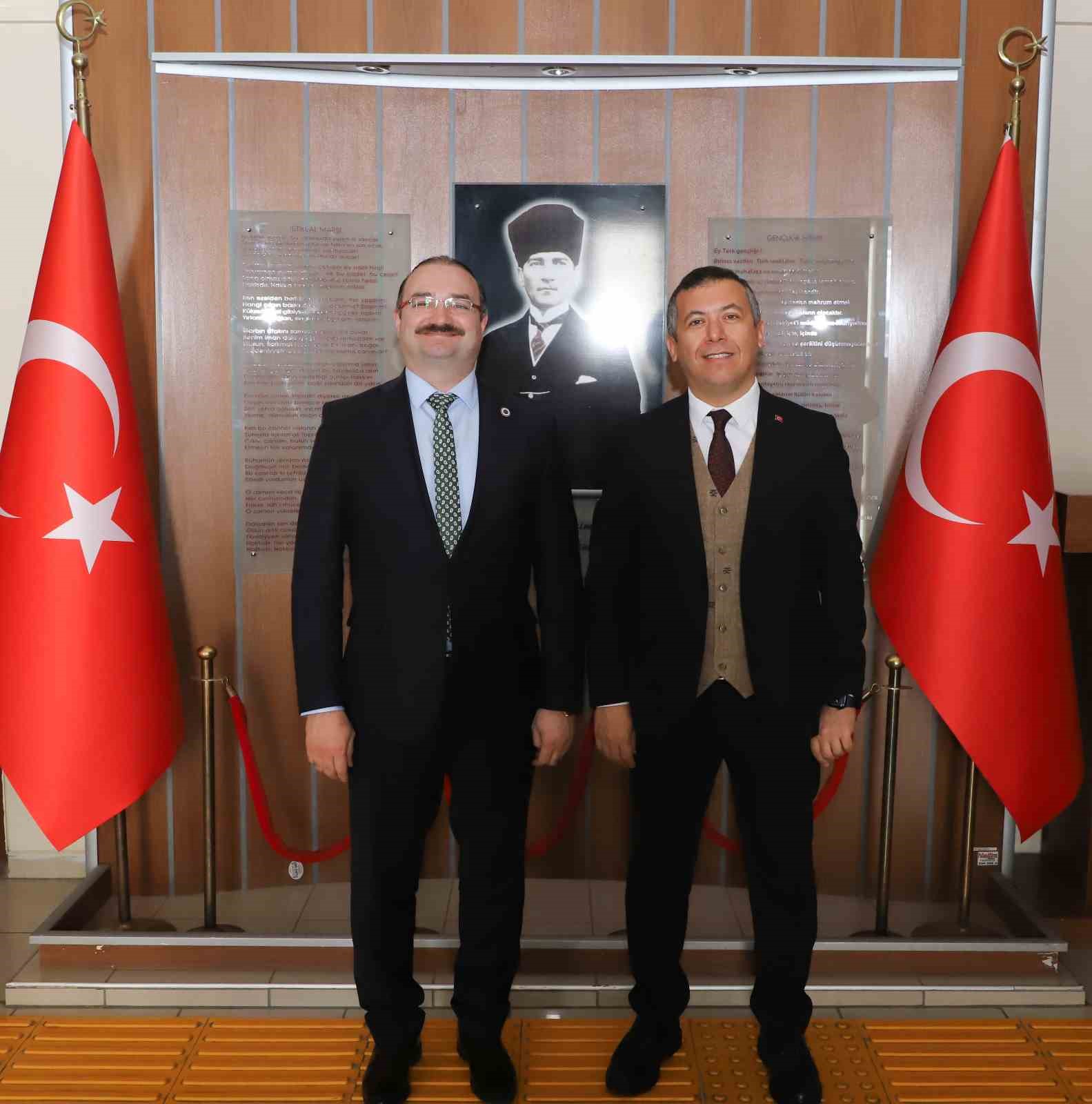 Rekt&ouml;r Hacım&uuml;ft&uuml;oğlu&rsquo;ndan Tortum&rsquo;a ziyaret
